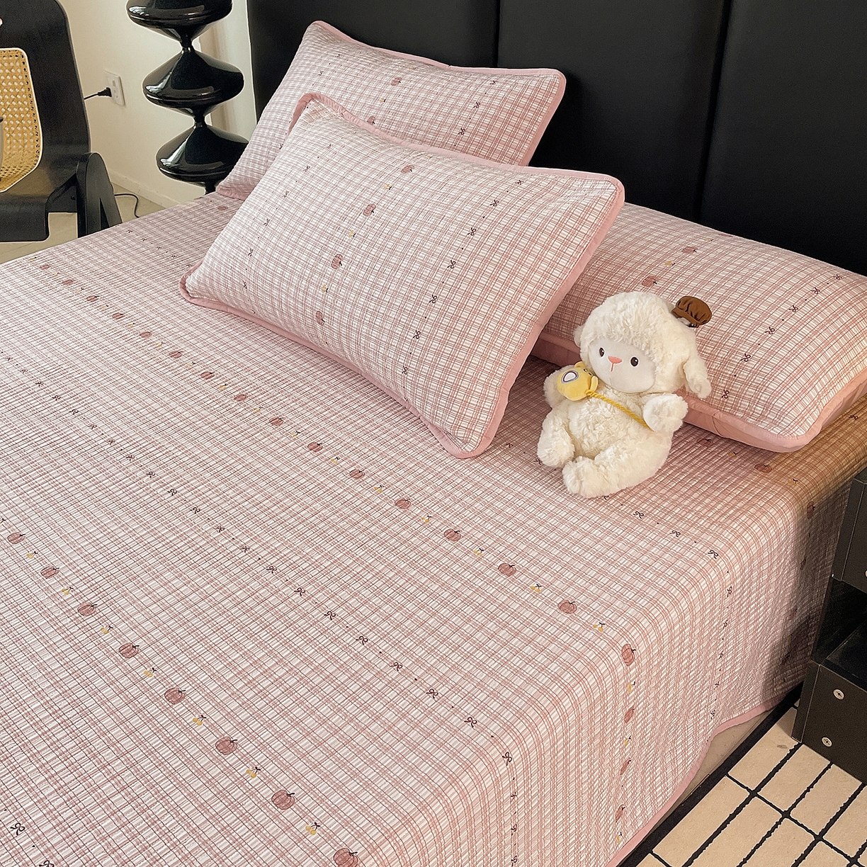 91家纺网 家纺一手货源 找家纺 金丝兔 2026新款复古碎花亲肤水洗棉单床盖仿棉夹棉床盖床盖三件套 贝贝南瓜