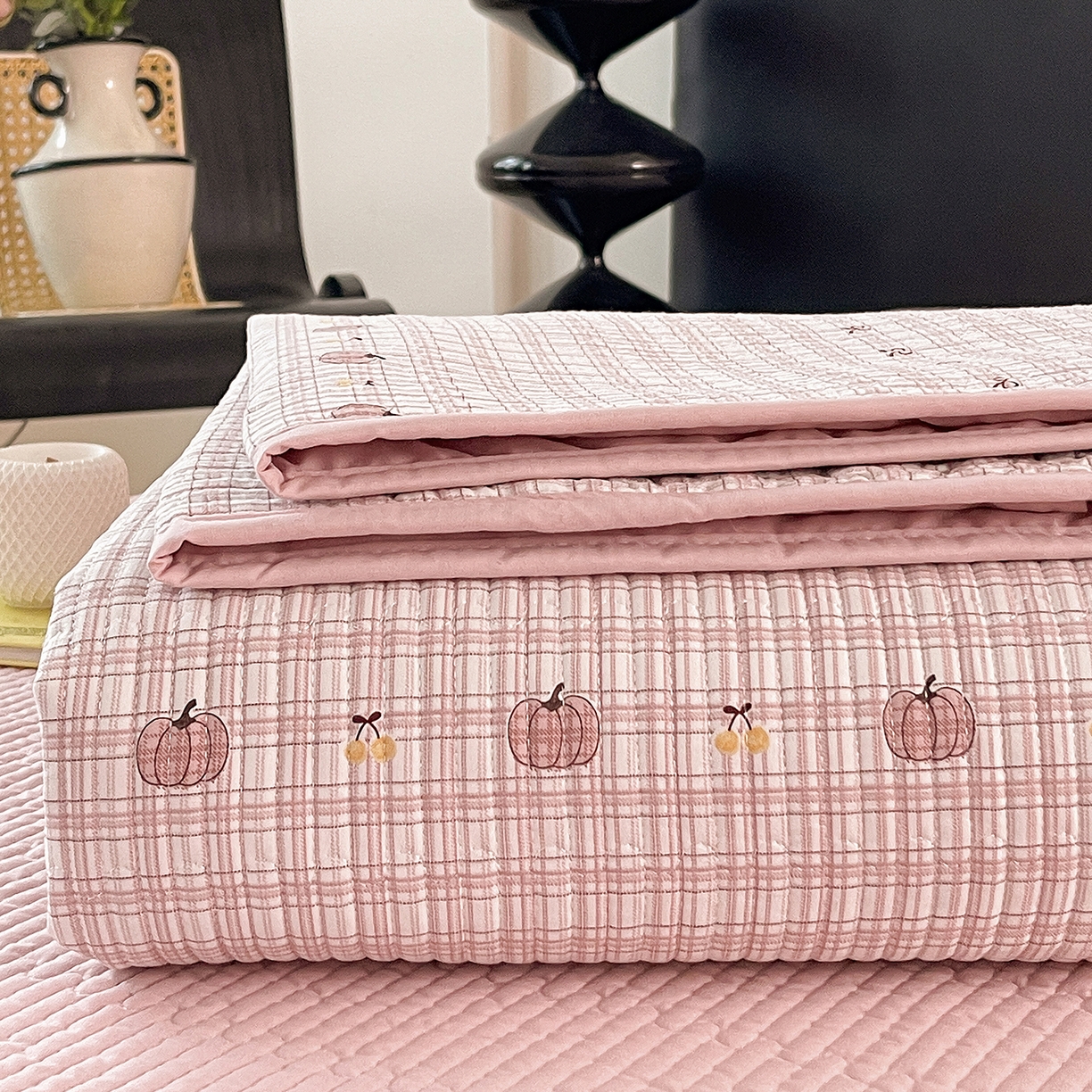 91家纺网 家纺一手货源 找家纺 金丝兔 2026新款复古碎花亲肤水洗棉单床盖仿棉夹棉床盖床盖三件套 贝贝南瓜