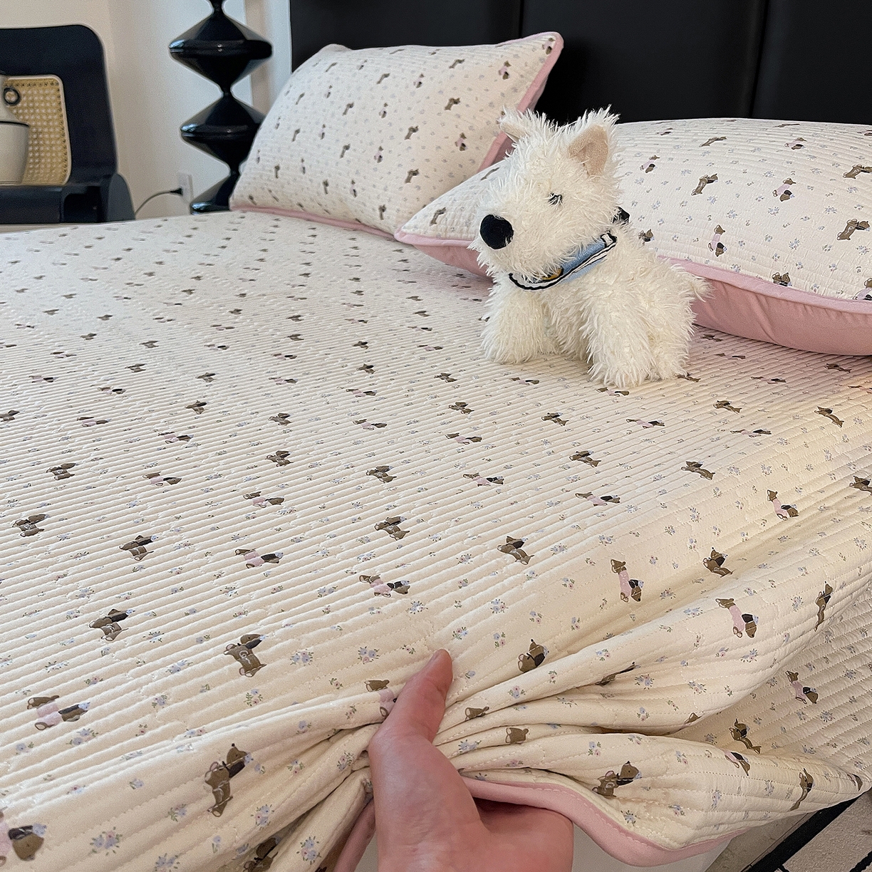 91家纺网 家纺一手货源 找家纺 金丝兔 2026新款复古碎花亲肤水洗棉单床盖仿棉夹棉床盖床盖三件套 布丁