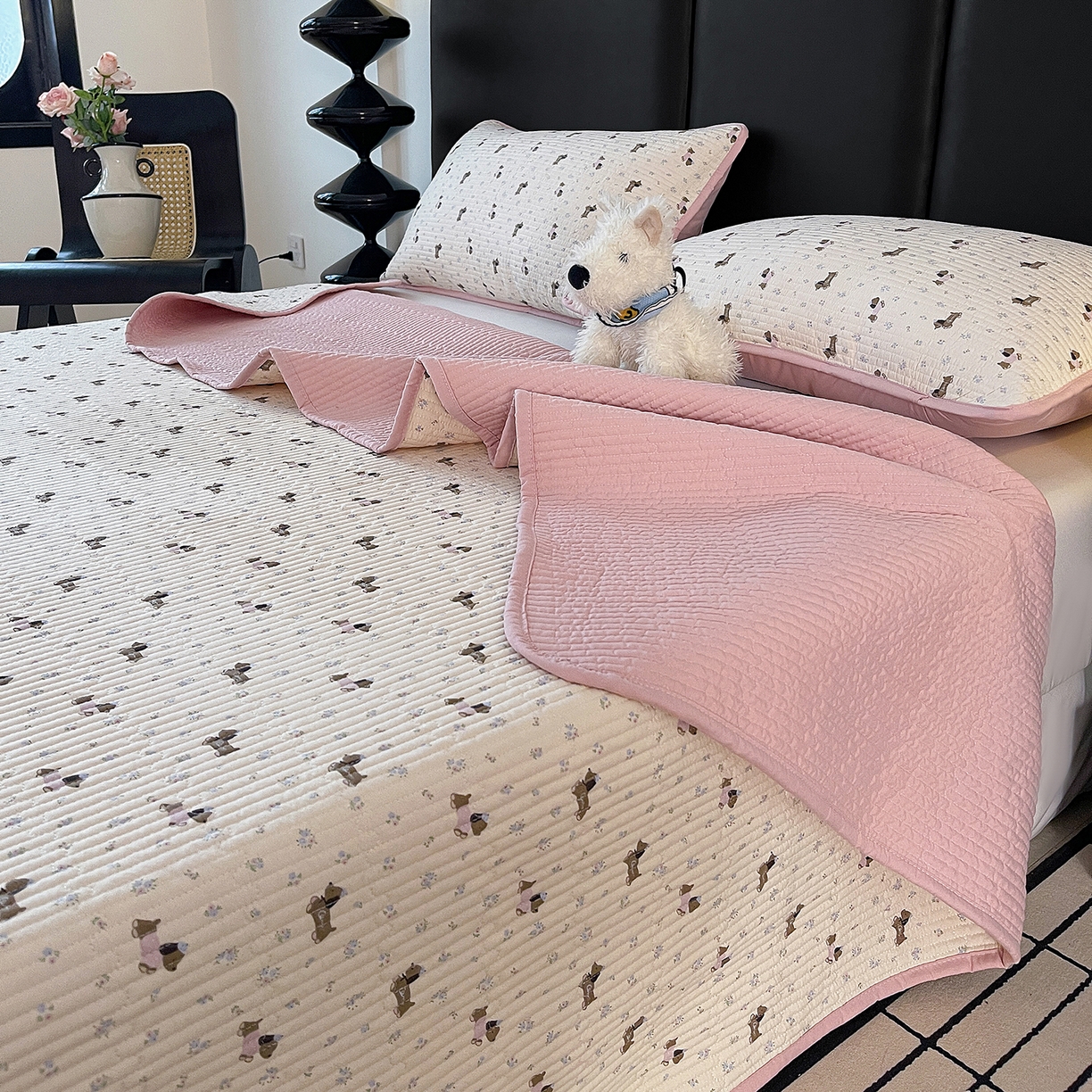 91家纺网 家纺一手货源 找家纺 金丝兔 2026新款复古碎花亲肤水洗棉单床盖仿棉夹棉床盖床盖三件套 布丁