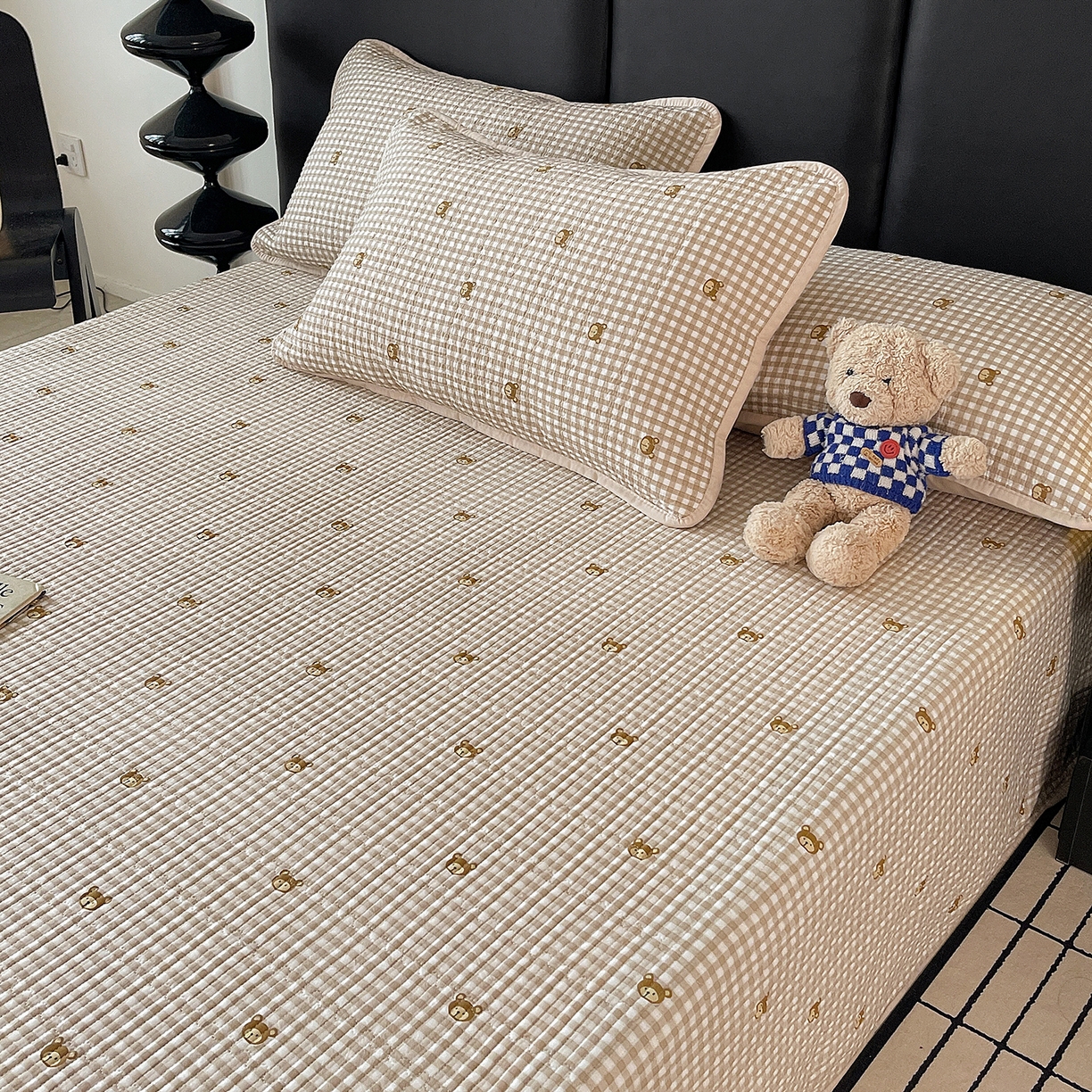 91家纺网 家纺一手货源 找家纺 金丝兔 2026新款复古碎花亲肤水洗棉单床盖仿棉夹棉床盖床盖三件套 呆呆熊