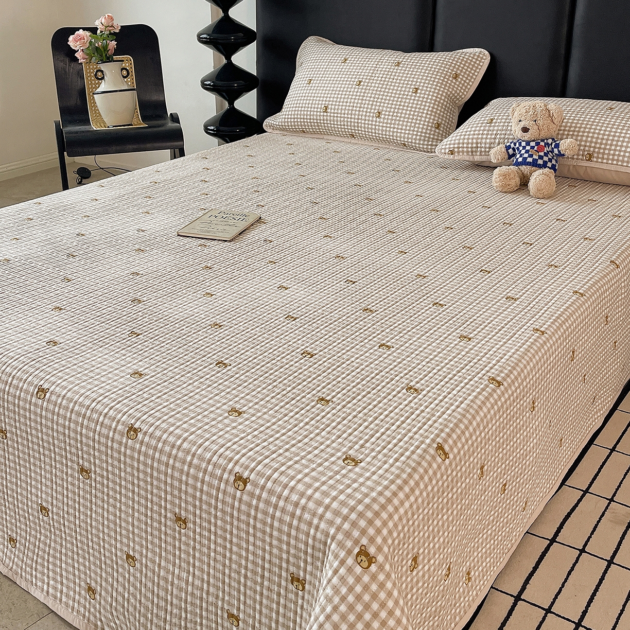 91家纺网 家纺一手货源 找家纺 金丝兔 2026新款复古碎花亲肤水洗棉单床盖仿棉夹棉床盖床盖三件套 呆呆熊