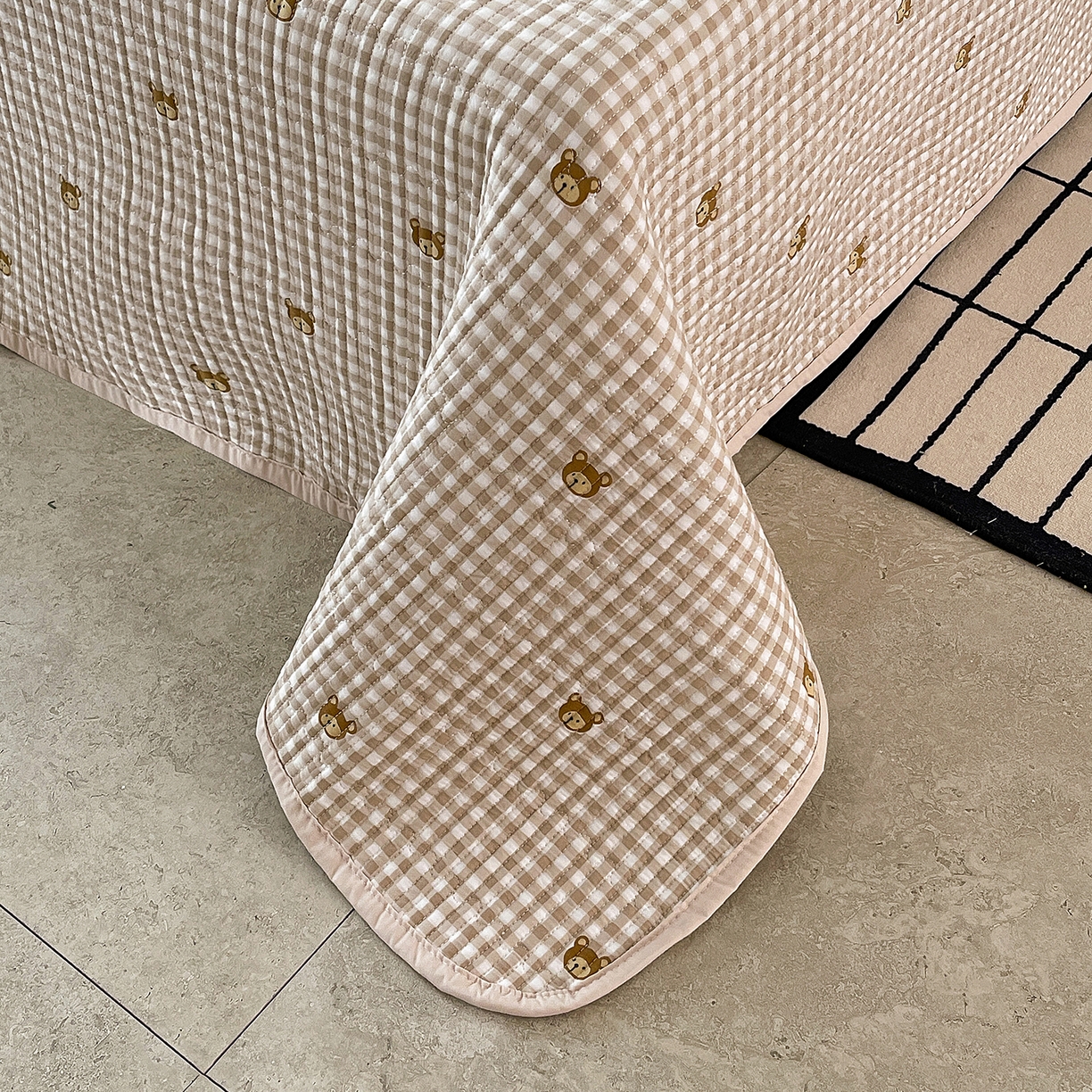 91家纺网 家纺一手货源 找家纺 金丝兔 2026新款复古碎花亲肤水洗棉单床盖仿棉夹棉床盖床盖三件套 呆呆熊