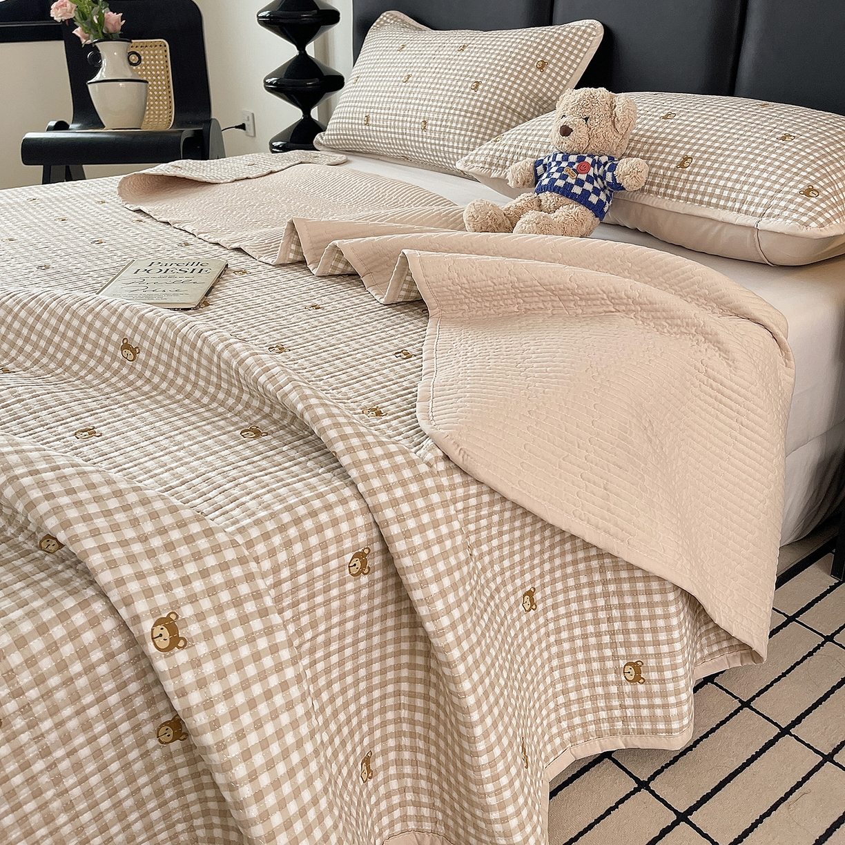 91家纺网 家纺一手货源 找家纺 金丝兔 2026新款复古碎花亲肤水洗棉单床盖仿棉夹棉床盖床盖三件套 呆呆熊