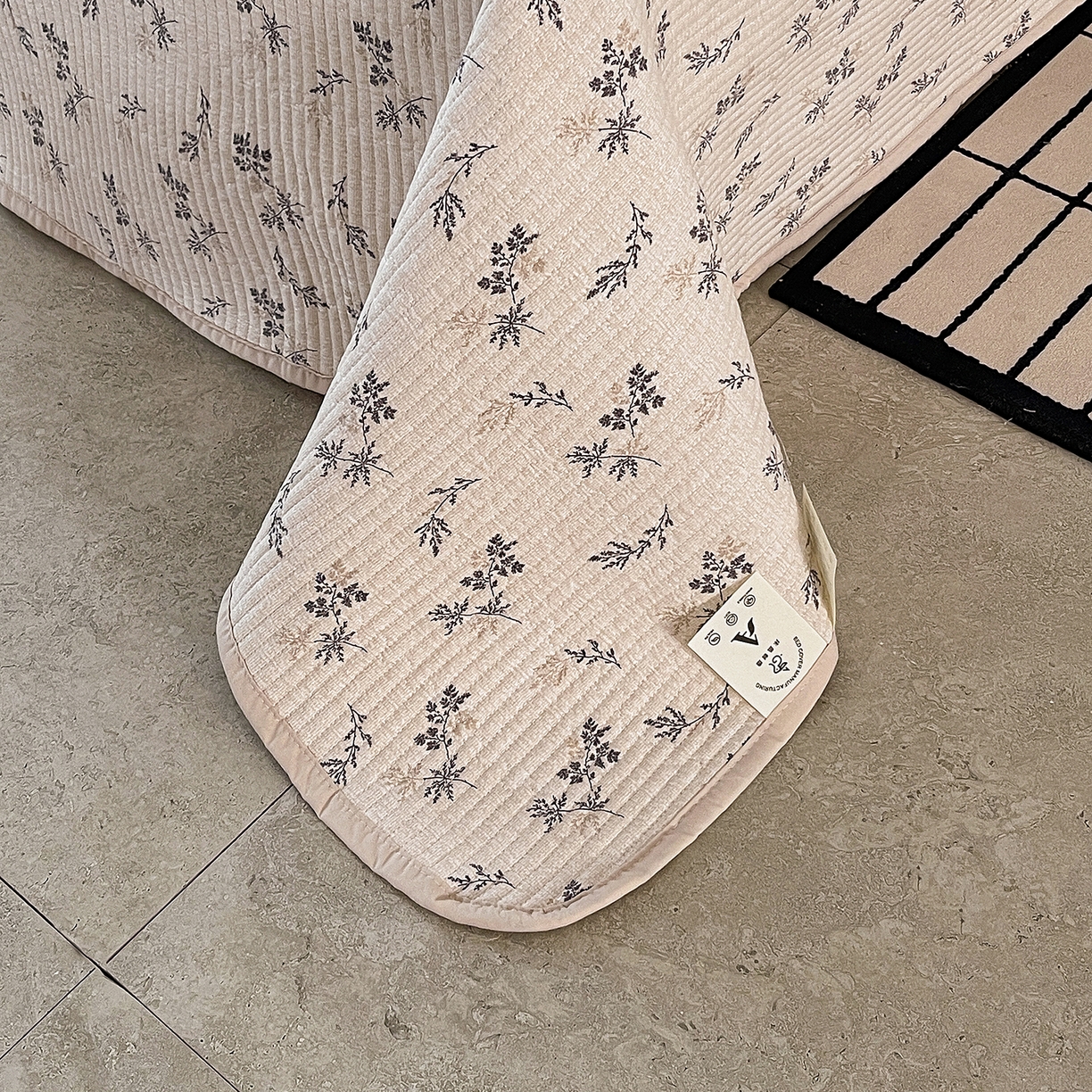 91家纺网 家纺一手货源 找家纺 金丝兔 2026新款复古碎花亲肤水洗棉单床盖仿棉夹棉床盖床盖三件套 蔓枝