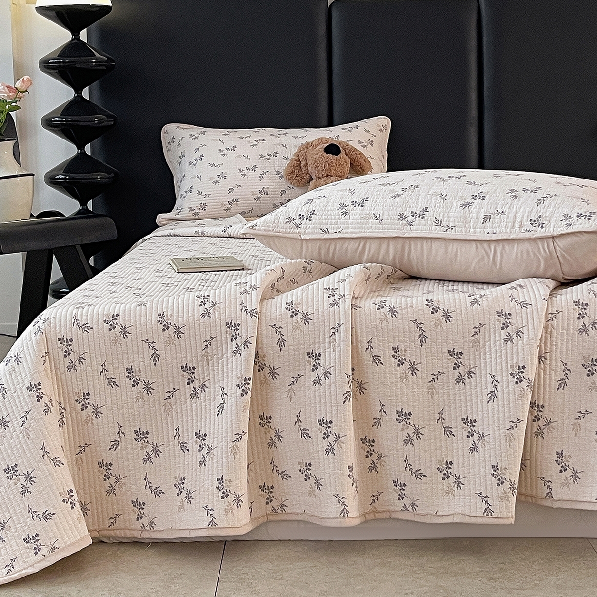 91家纺网 家纺一手货源 找家纺 金丝兔 2026新款复古碎花亲肤水洗棉单床盖仿棉夹棉床盖床盖三件套 蔓枝