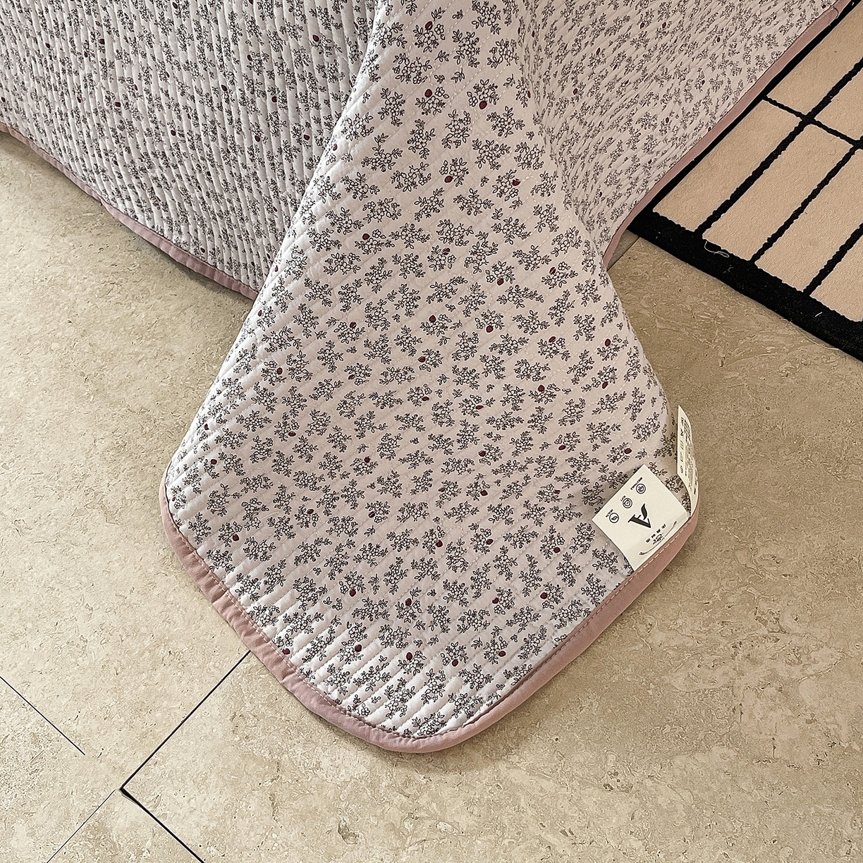 91家纺网 家纺一手货源 找家纺 金丝兔 2026新款复古碎花亲肤水洗棉单床盖仿棉夹棉床盖床盖三件套 喜糯