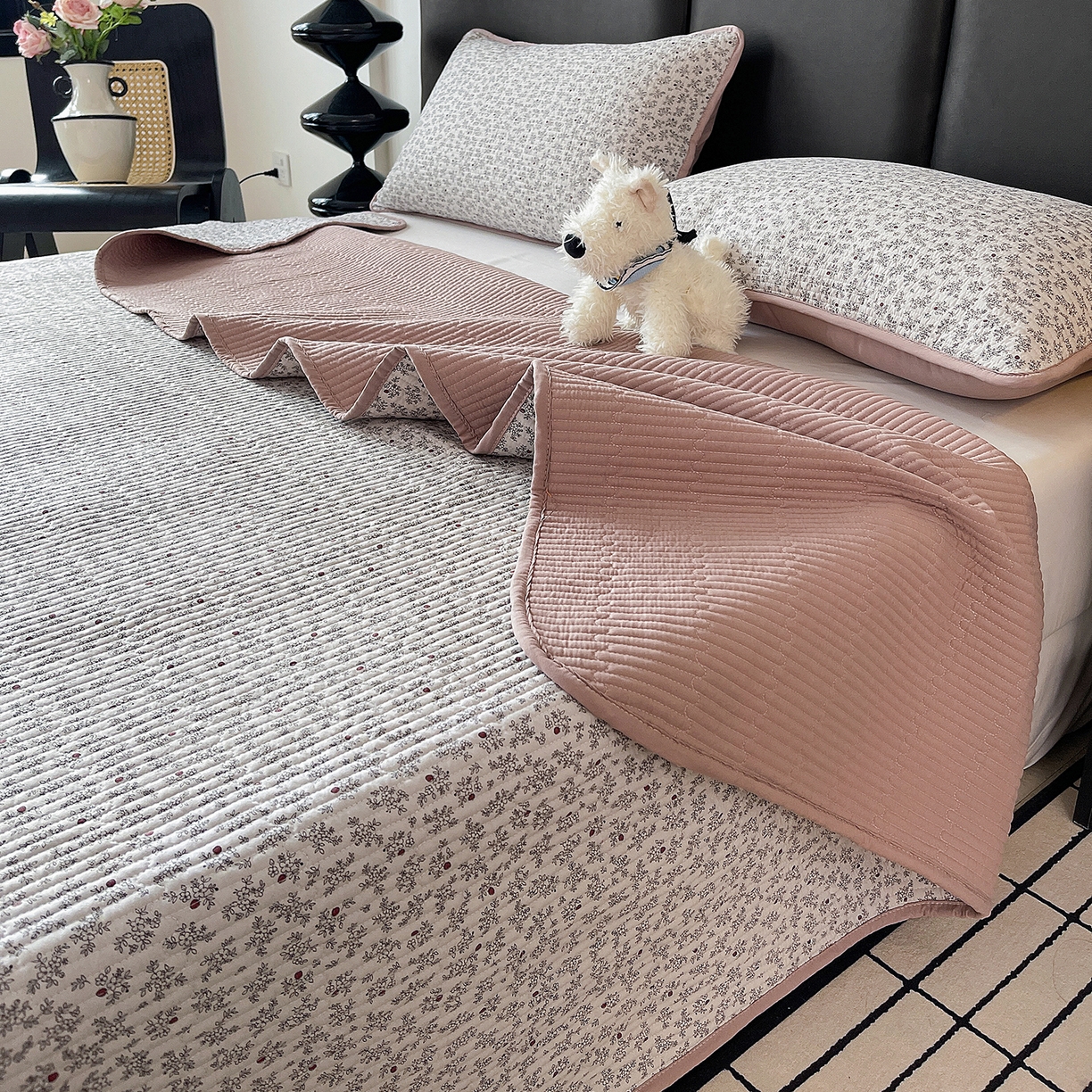 91家纺网 家纺一手货源 找家纺 金丝兔 2026新款复古碎花亲肤水洗棉单床盖仿棉夹棉床盖床盖三件套 喜糯