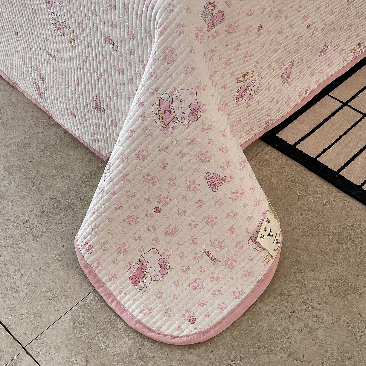 91家纺网 家纺一手货源 找家纺 金丝兔 2026新款复古碎花亲肤水洗棉单床盖仿棉夹棉床盖床盖三件套 小花喵