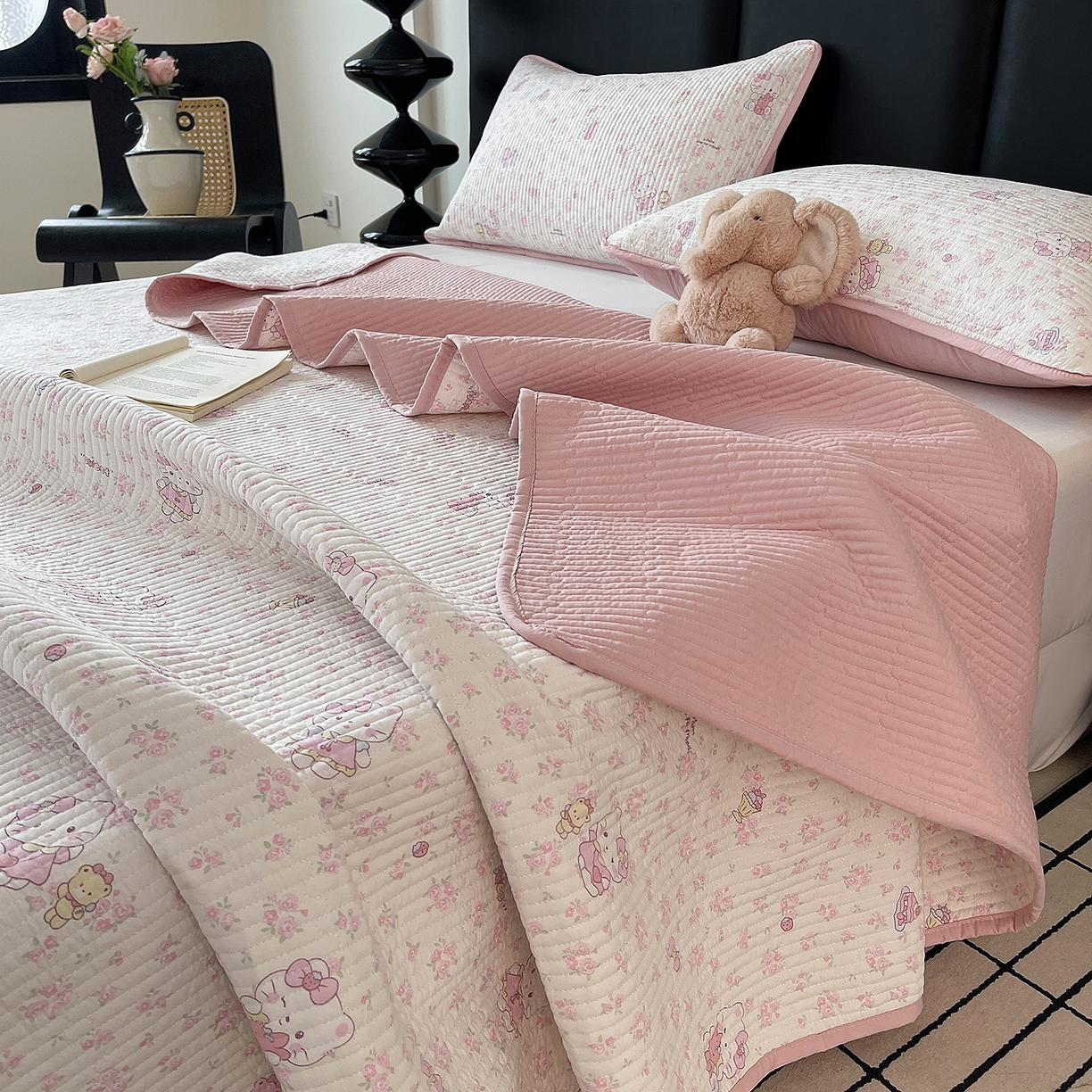 91家纺网 家纺一手货源 找家纺 金丝兔 2026新款复古碎花亲肤水洗棉单床盖仿棉夹棉床盖床盖三件套 小花喵