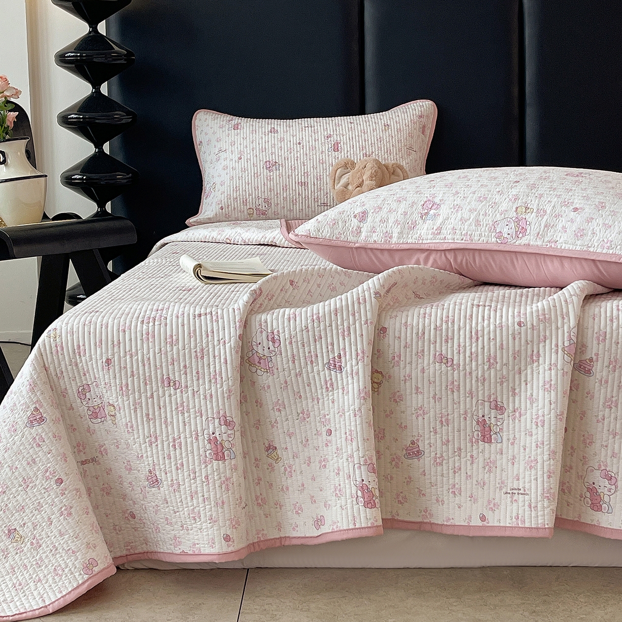 91家纺网 家纺一手货源 找家纺 金丝兔 2026新款复古碎花亲肤水洗棉单床盖仿棉夹棉床盖床盖三件套 小花喵