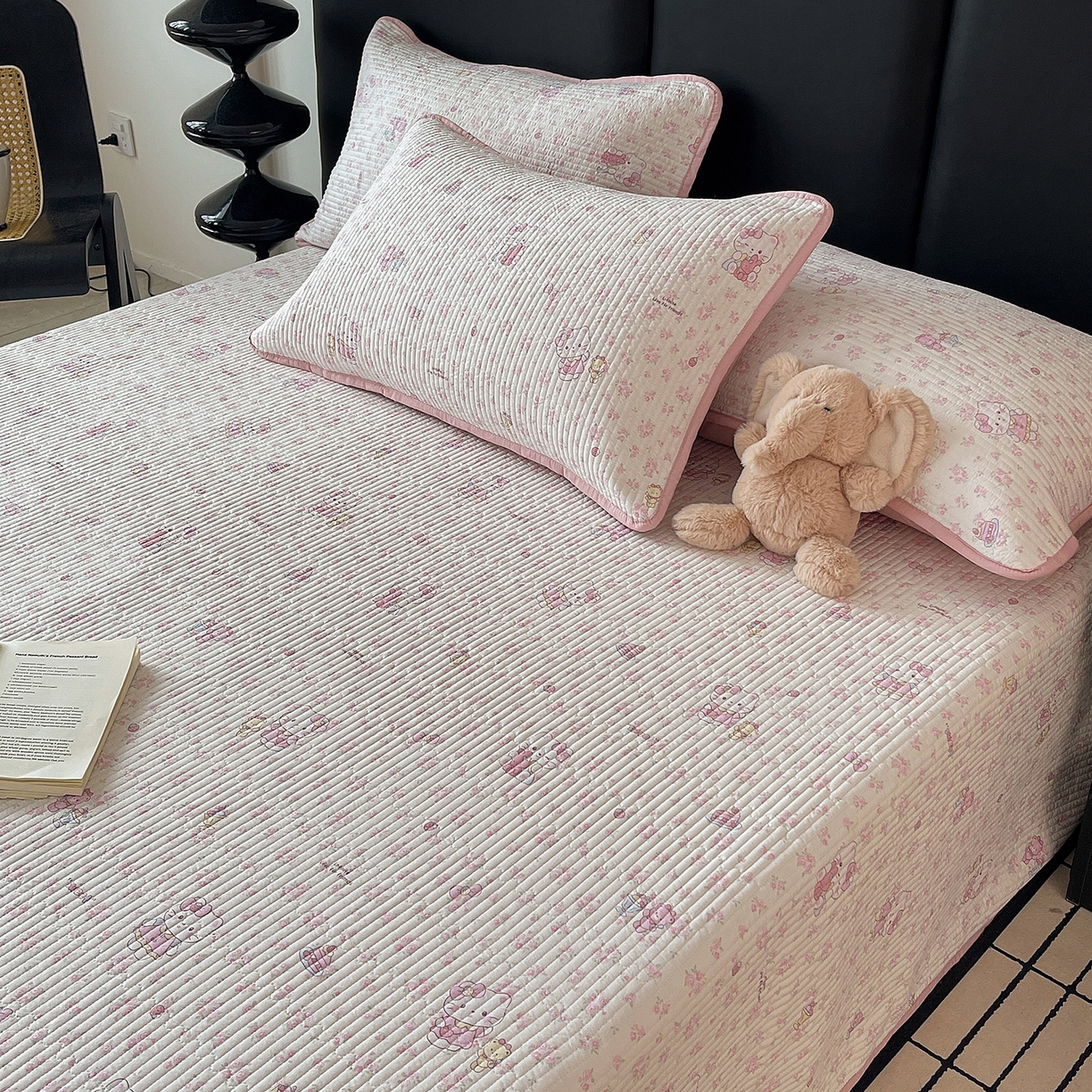 91家纺网 家纺一手货源 找家纺 金丝兔 2026新款复古碎花亲肤水洗棉单床盖仿棉夹棉床盖床盖三件套 小花喵