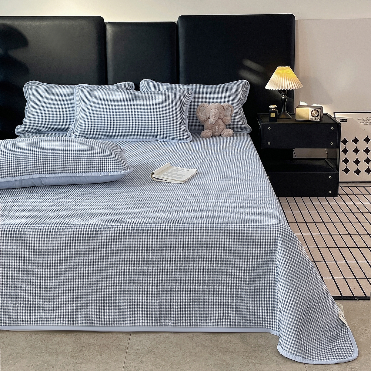 91家纺网 家纺一手货源 找家纺 金丝兔 2026新款复古碎花亲肤水洗棉单床盖仿棉夹棉床盖床盖三件套 小灰格