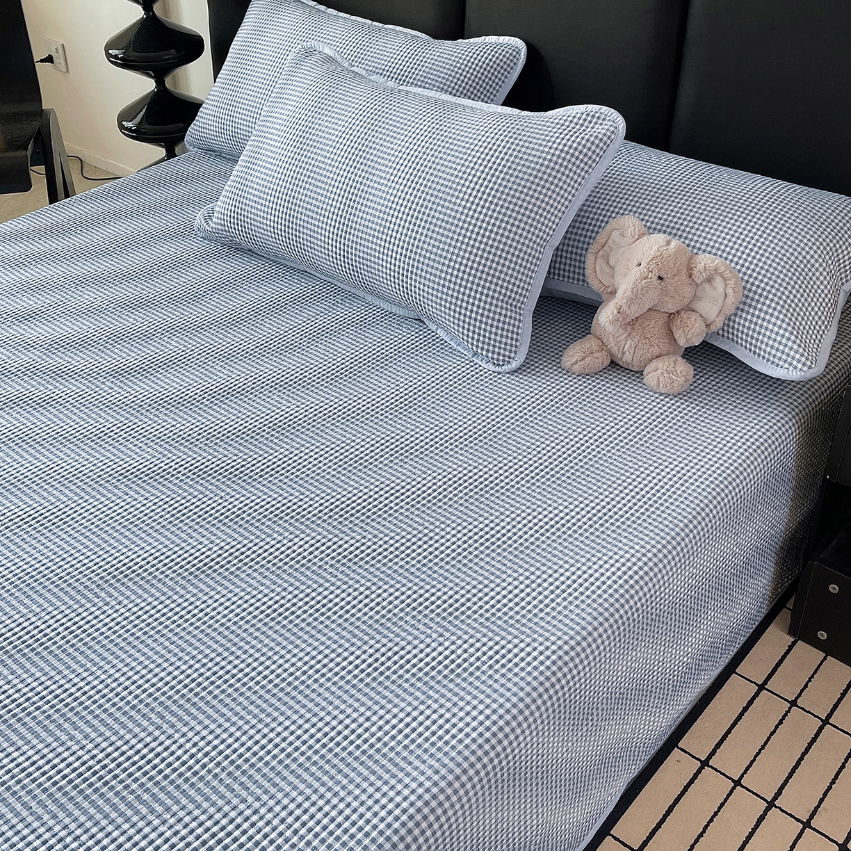 91家纺网 家纺一手货源 找家纺 金丝兔 2026新款复古碎花亲肤水洗棉单床盖仿棉夹棉床盖床盖三件套 小灰格