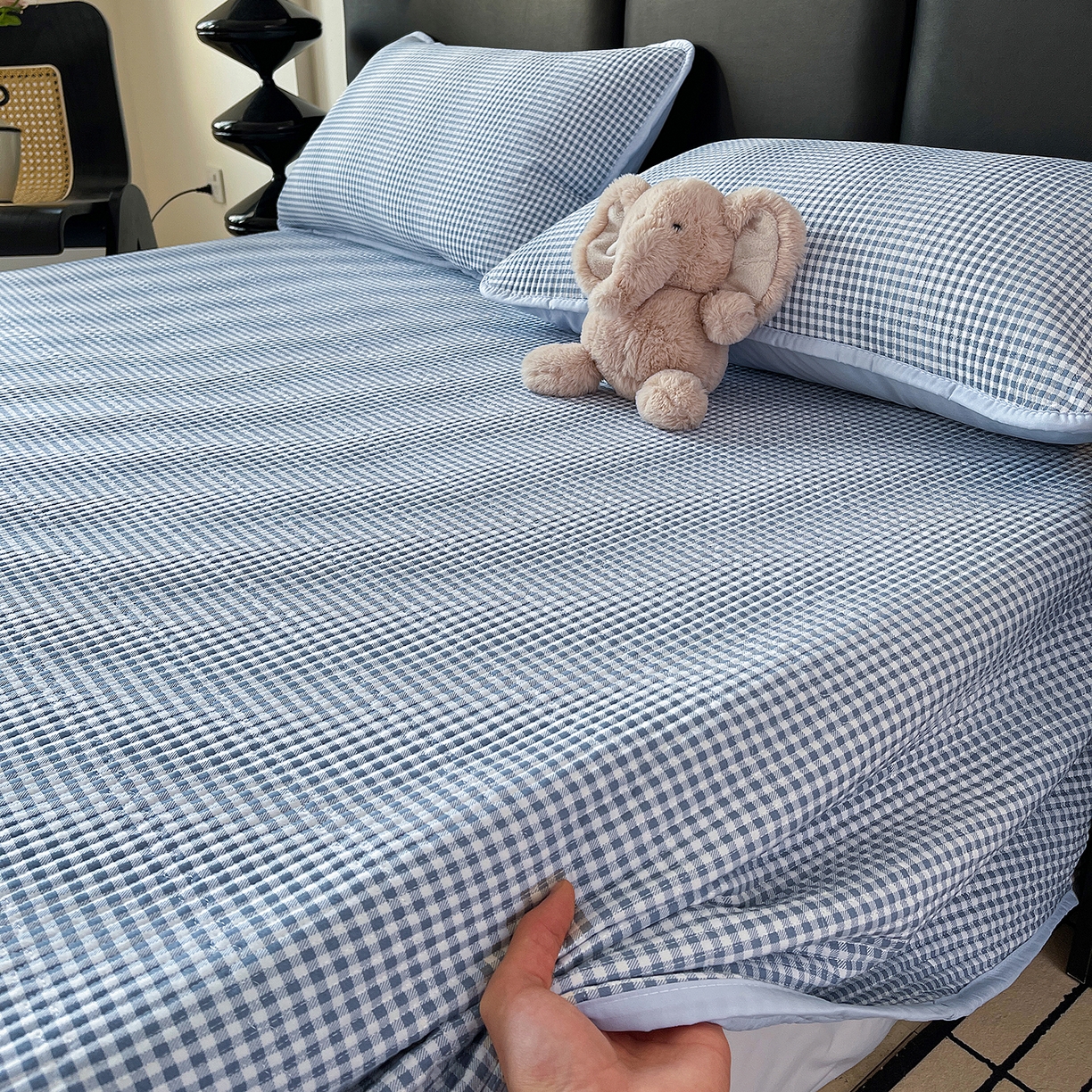 91家纺网 家纺一手货源 找家纺 金丝兔 2026新款复古碎花亲肤水洗棉单床盖仿棉夹棉床盖床盖三件套 小灰格