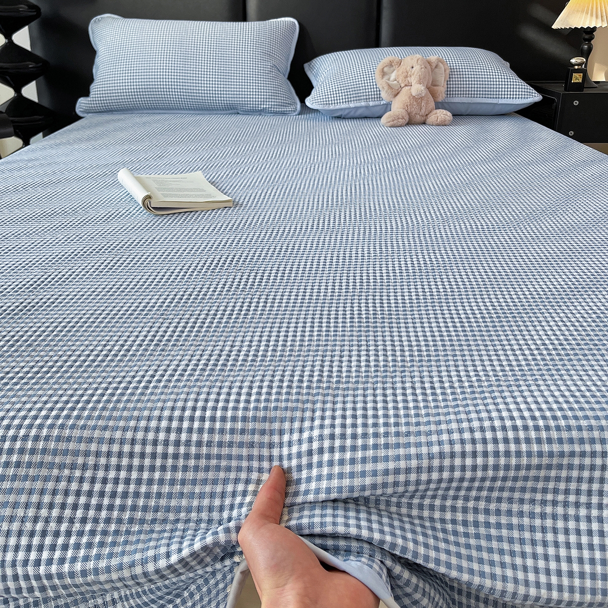 91家纺网 家纺一手货源 找家纺 金丝兔 2026新款复古碎花亲肤水洗棉单床盖仿棉夹棉床盖床盖三件套 小灰格