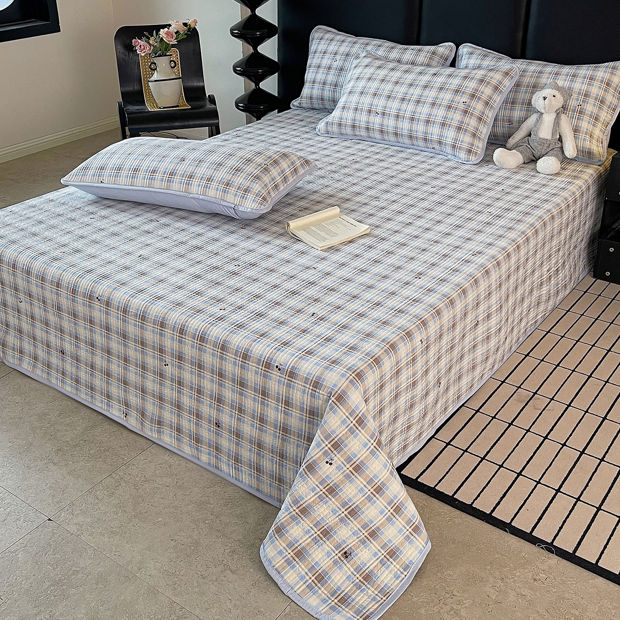 91家纺网 家纺一手货源 找家纺 金丝兔 2026新款复古碎花亲肤水洗棉单床盖仿棉夹棉床盖床盖三件套 樱桃小格