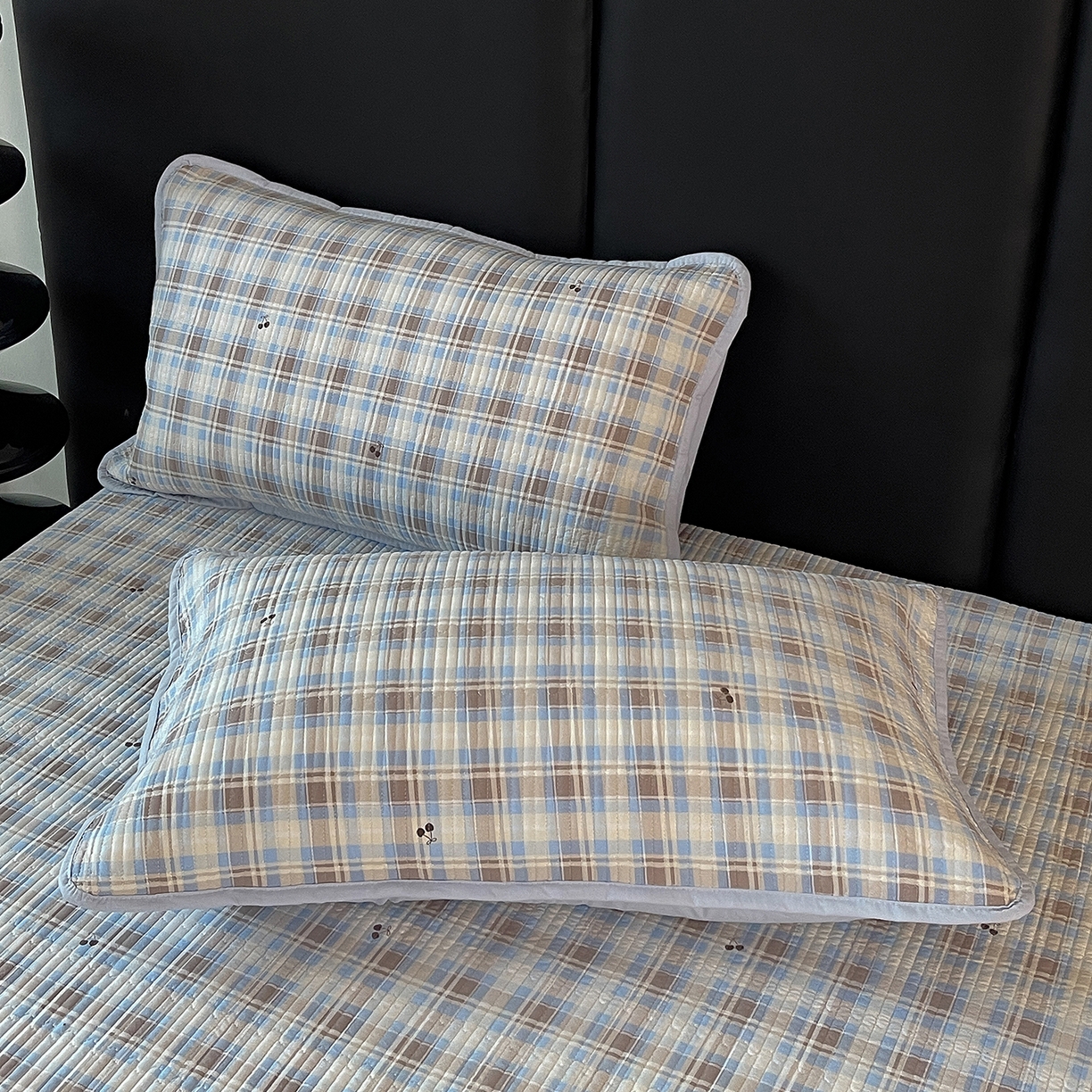 91家纺网 家纺一手货源 找家纺 金丝兔 2026新款复古碎花亲肤水洗棉单床盖仿棉夹棉床盖床盖三件套 樱桃小格