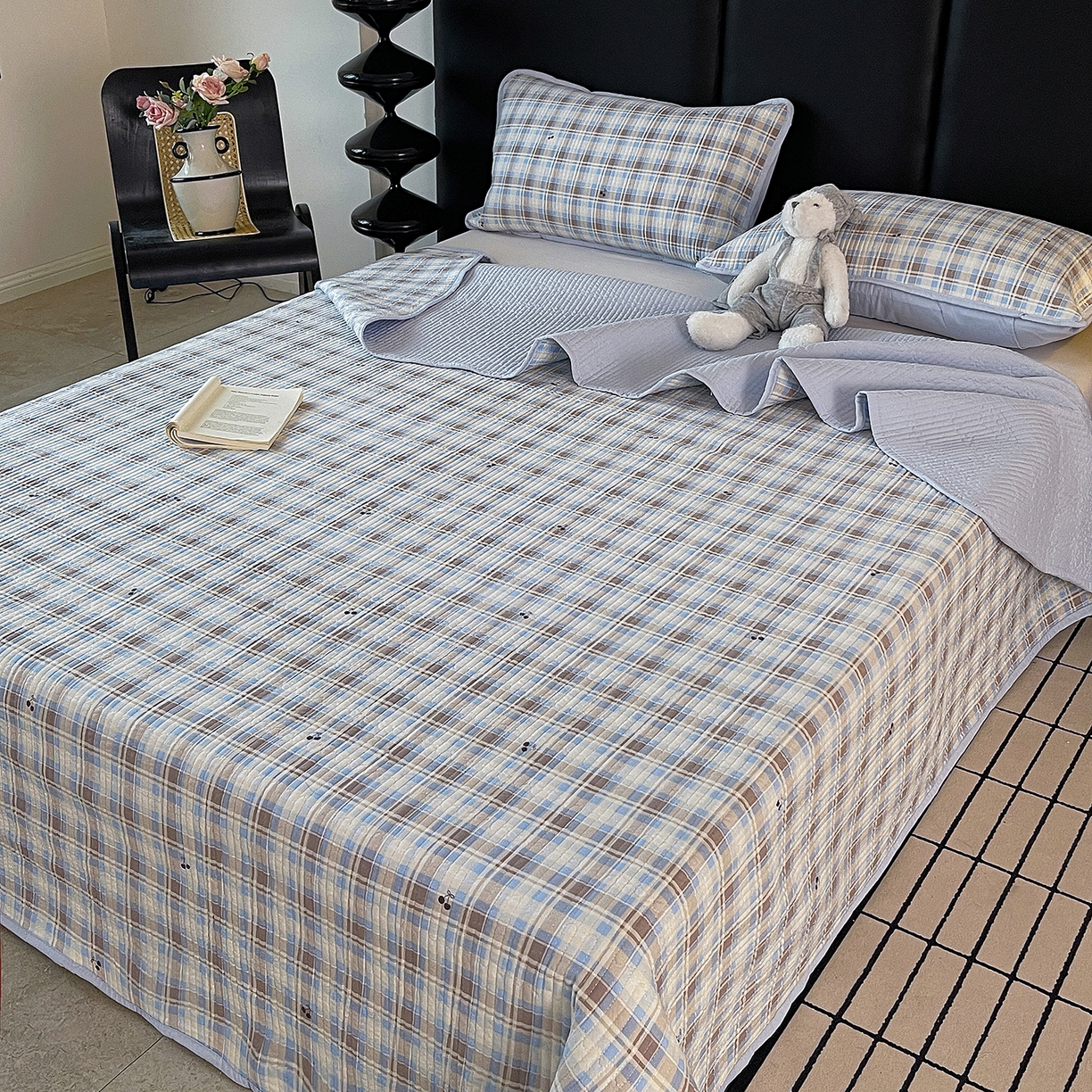 91家纺网 家纺一手货源 找家纺 金丝兔 2026新款复古碎花亲肤水洗棉单床盖仿棉夹棉床盖床盖三件套 樱桃小格