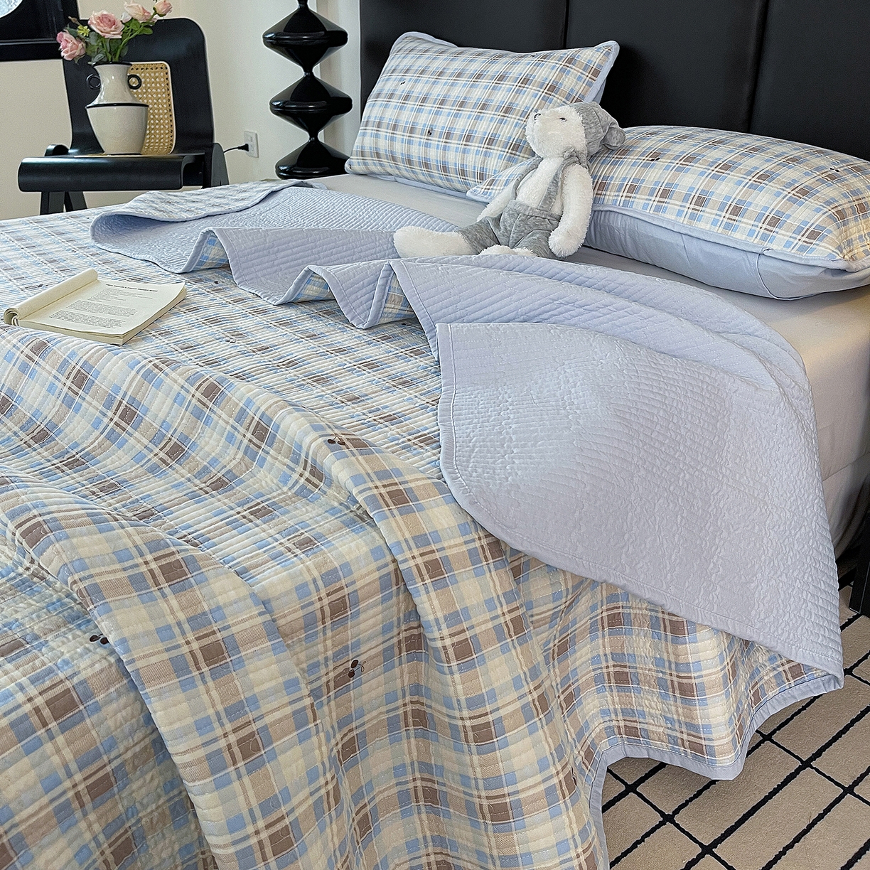 91家纺网 家纺一手货源 找家纺 金丝兔 2026新款复古碎花亲肤水洗棉单床盖仿棉夹棉床盖床盖三件套 樱桃小格