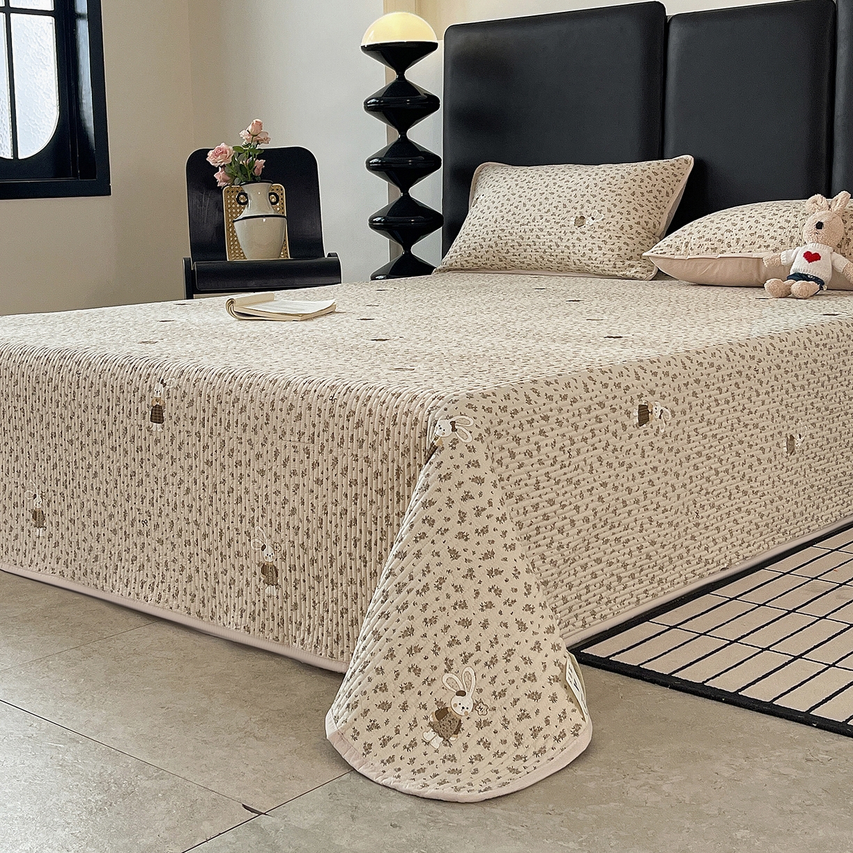 91家纺网 家纺一手货源 找家纺 金丝兔 2026新款复古碎花亲肤水洗棉单床盖仿棉夹棉床盖床盖三件套 遇见