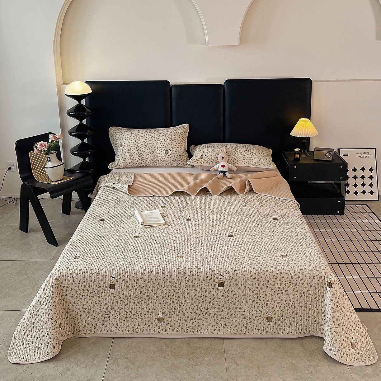 91家纺网 家纺一手货源 找家纺 金丝兔 2026新款复古碎花亲肤水洗棉单床盖仿棉夹棉床盖床盖三件套 遇见