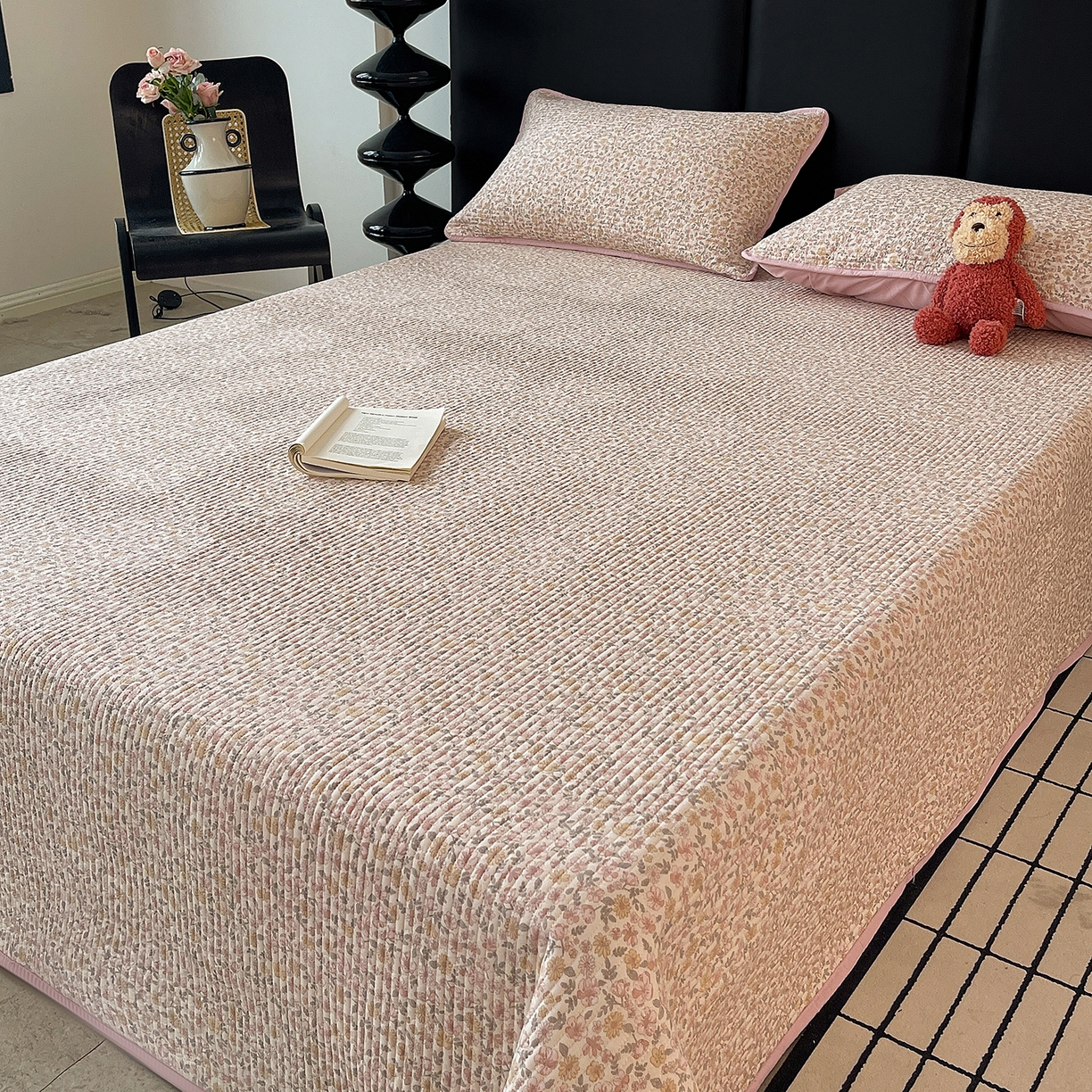 91家纺网 家纺一手货源 找家纺 金丝兔 2026新款复古碎花亲肤水洗棉单床盖仿棉夹棉床盖床盖三件套 植音