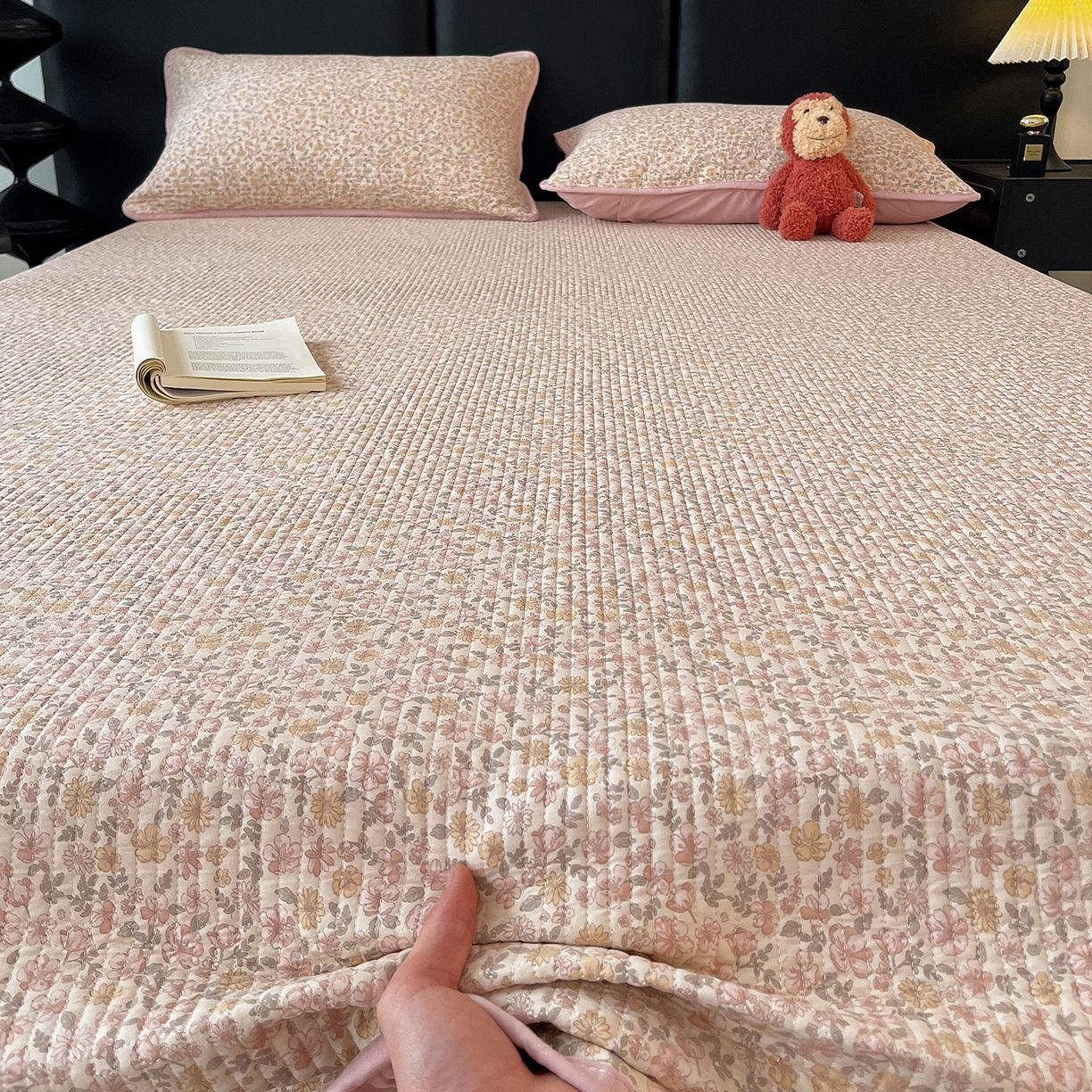 91家纺网 家纺一手货源 找家纺 金丝兔 2026新款复古碎花亲肤水洗棉单床盖仿棉夹棉床盖床盖三件套 植音