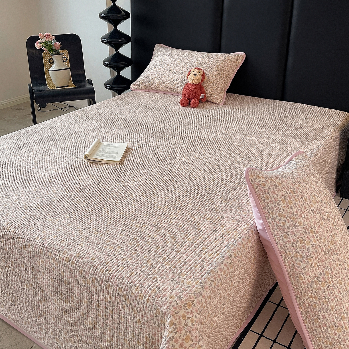 91家纺网 家纺一手货源 找家纺 金丝兔 2026新款复古碎花亲肤水洗棉单床盖仿棉夹棉床盖床盖三件套 植音