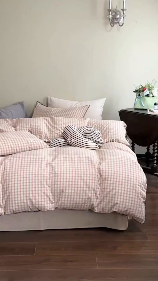 91家纺网 家纺一手货源 找家纺 洋铭区（原狠狠爱） 2026新款色织水洗棉一字边四件套系列 朵拉粉格