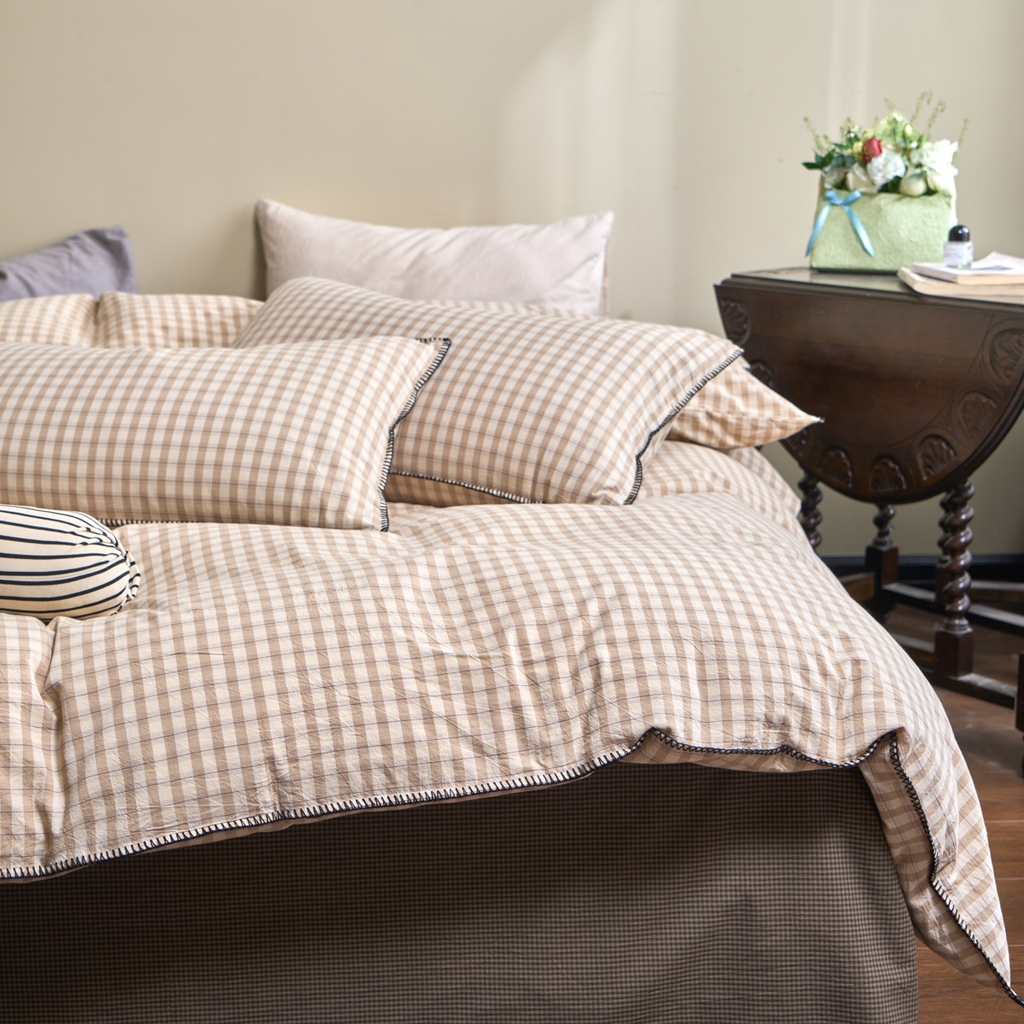 91家纺网 家纺一手货源 找家纺 洋铭区（原狠狠爱） 2026新款色织水洗棉一字边四件套系列 朵拉咖格