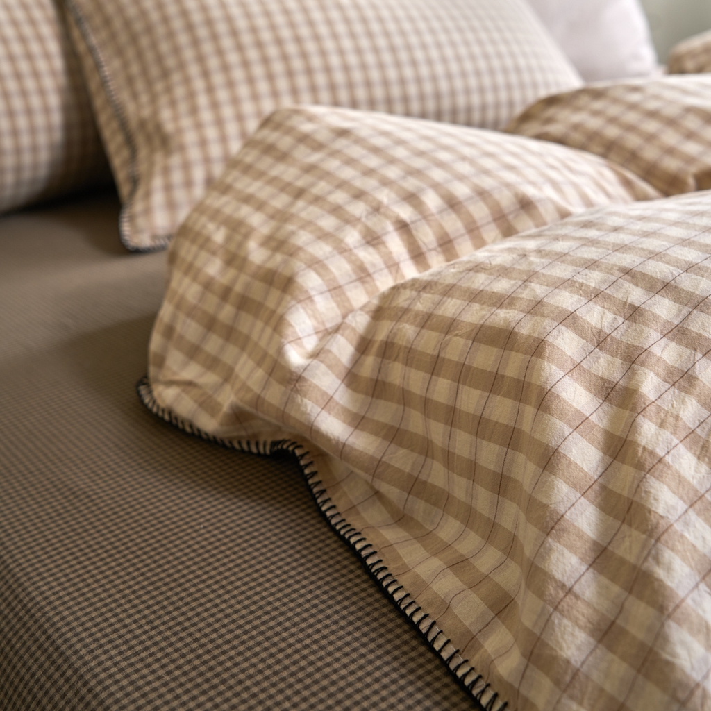 91家纺网 家纺一手货源 找家纺 洋铭区（原狠狠爱） 2026新款色织水洗棉一字边四件套系列 朵拉咖格