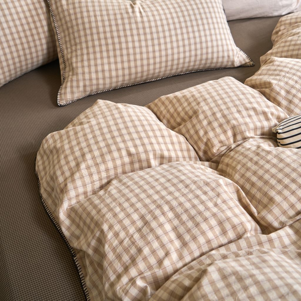 91家纺网 家纺一手货源 找家纺 洋铭区（原狠狠爱） 2026新款色织水洗棉一字边四件套系列 朵拉咖格