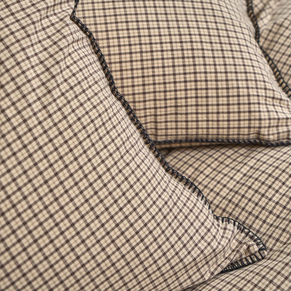 91家纺网 家纺一手货源 找家纺 洋铭区（原狠狠爱） 2026新款色织水洗棉一字边四件套系列 杏仁米格