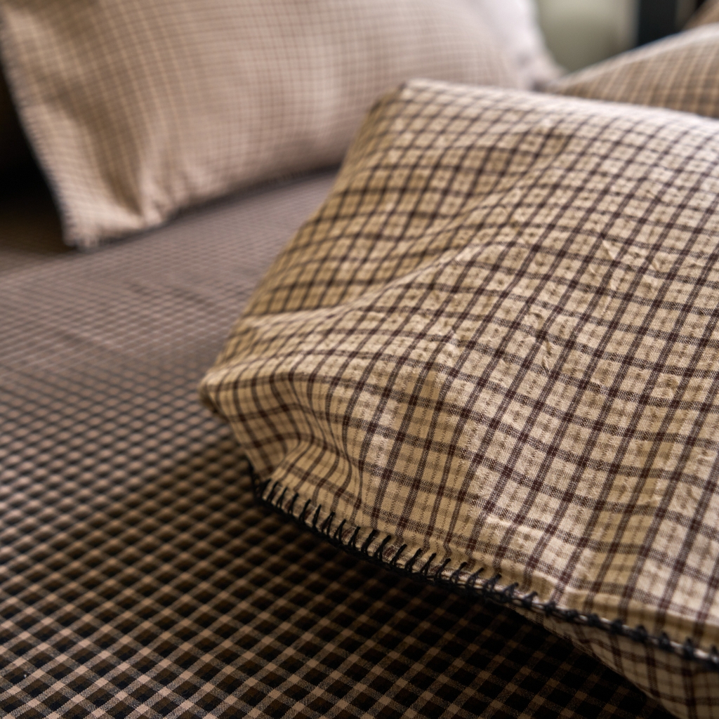 91家纺网 家纺一手货源 找家纺 洋铭区（原狠狠爱） 2026新款色织水洗棉一字边四件套系列 杏仁米格