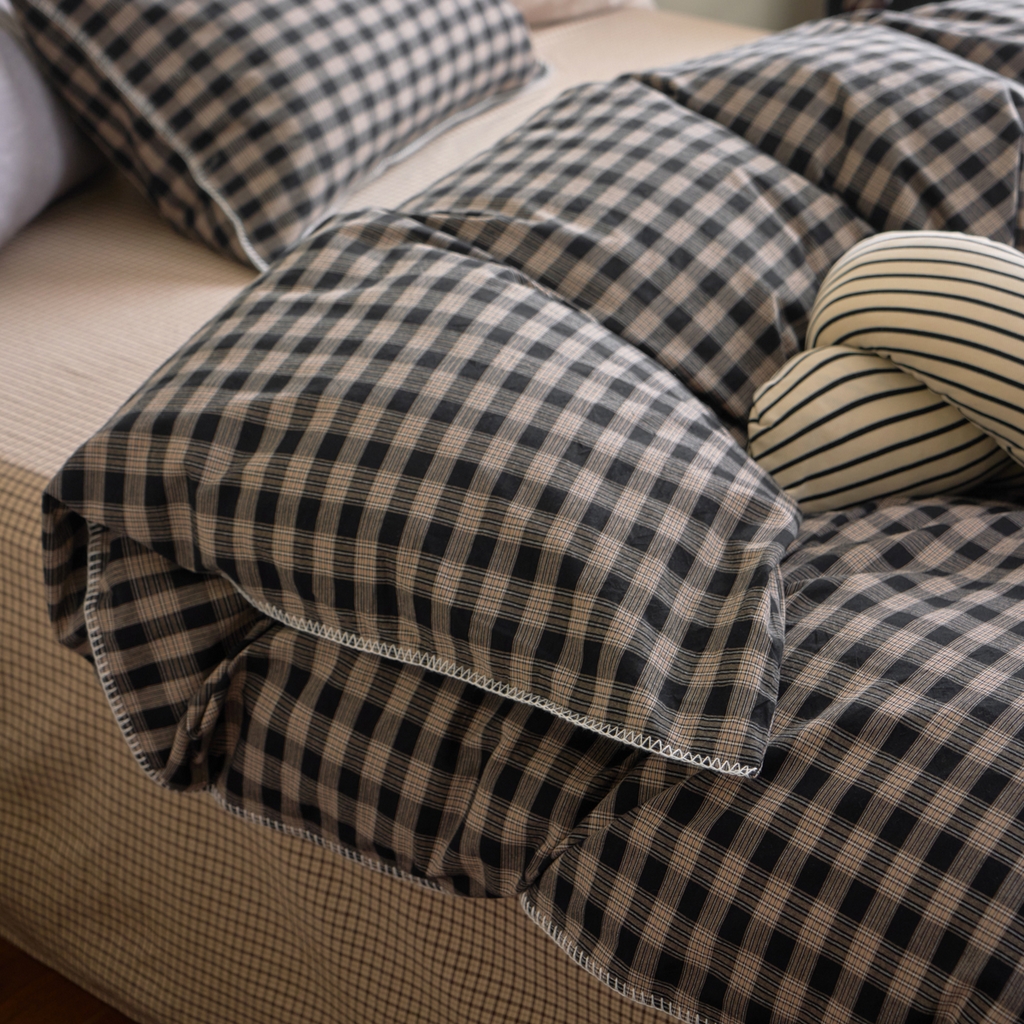 91家纺网 家纺一手货源 找家纺 洋铭区（原狠狠爱） 2026新款色织水洗棉一字边四件套系列 烟幕黑格