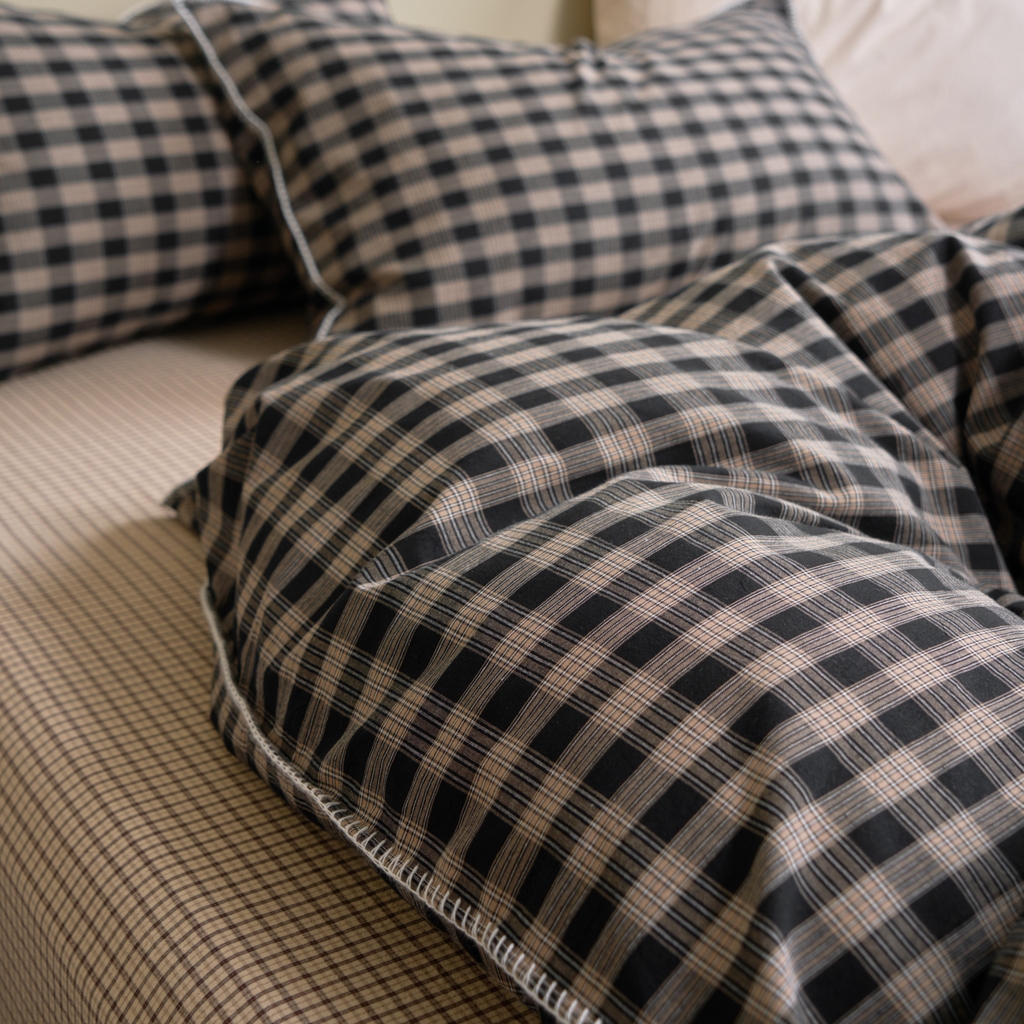 91家纺网 家纺一手货源 找家纺 洋铭区（原狠狠爱） 2026新款色织水洗棉一字边四件套系列 烟幕黑格