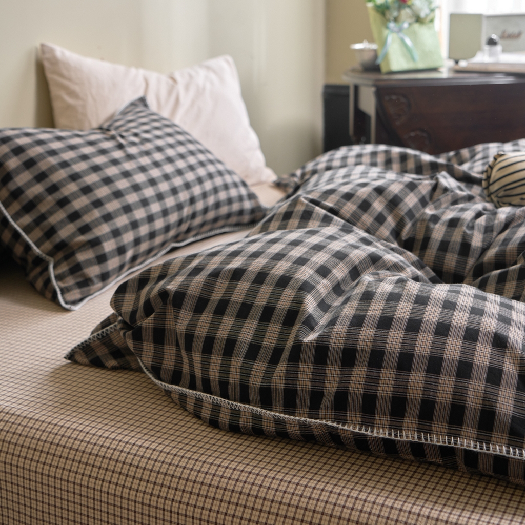 91家纺网 家纺一手货源 找家纺 洋铭区（原狠狠爱） 2026新款色织水洗棉一字边四件套系列 烟幕黑格