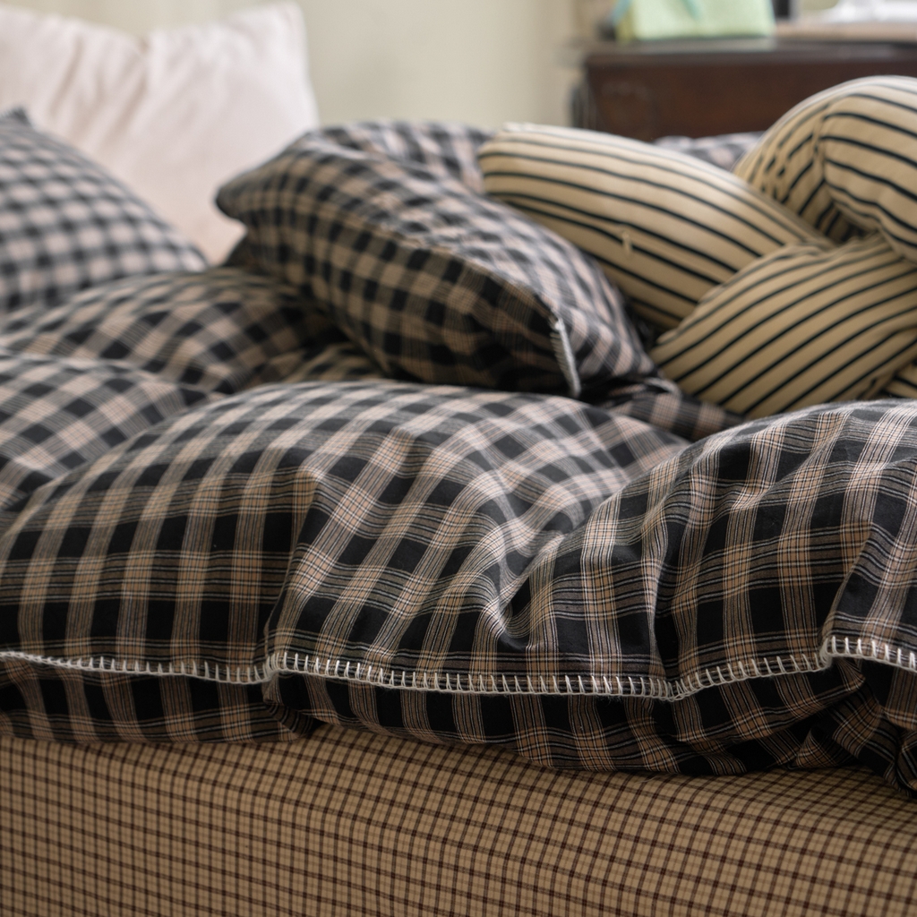 91家纺网 家纺一手货源 找家纺 洋铭区（原狠狠爱） 2026新款色织水洗棉一字边四件套系列 烟幕黑格