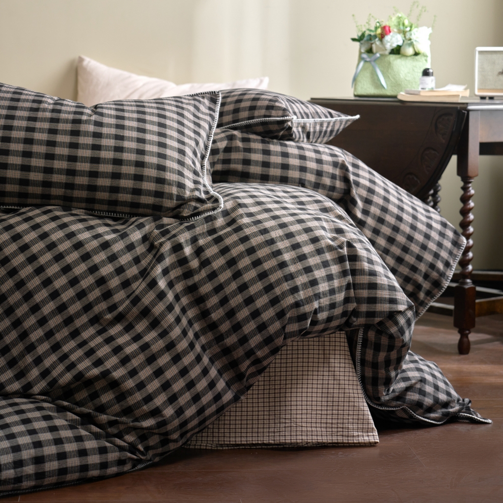 91家纺网 家纺一手货源 找家纺 洋铭区（原狠狠爱） 2026新款色织水洗棉一字边四件套系列 烟幕黑格