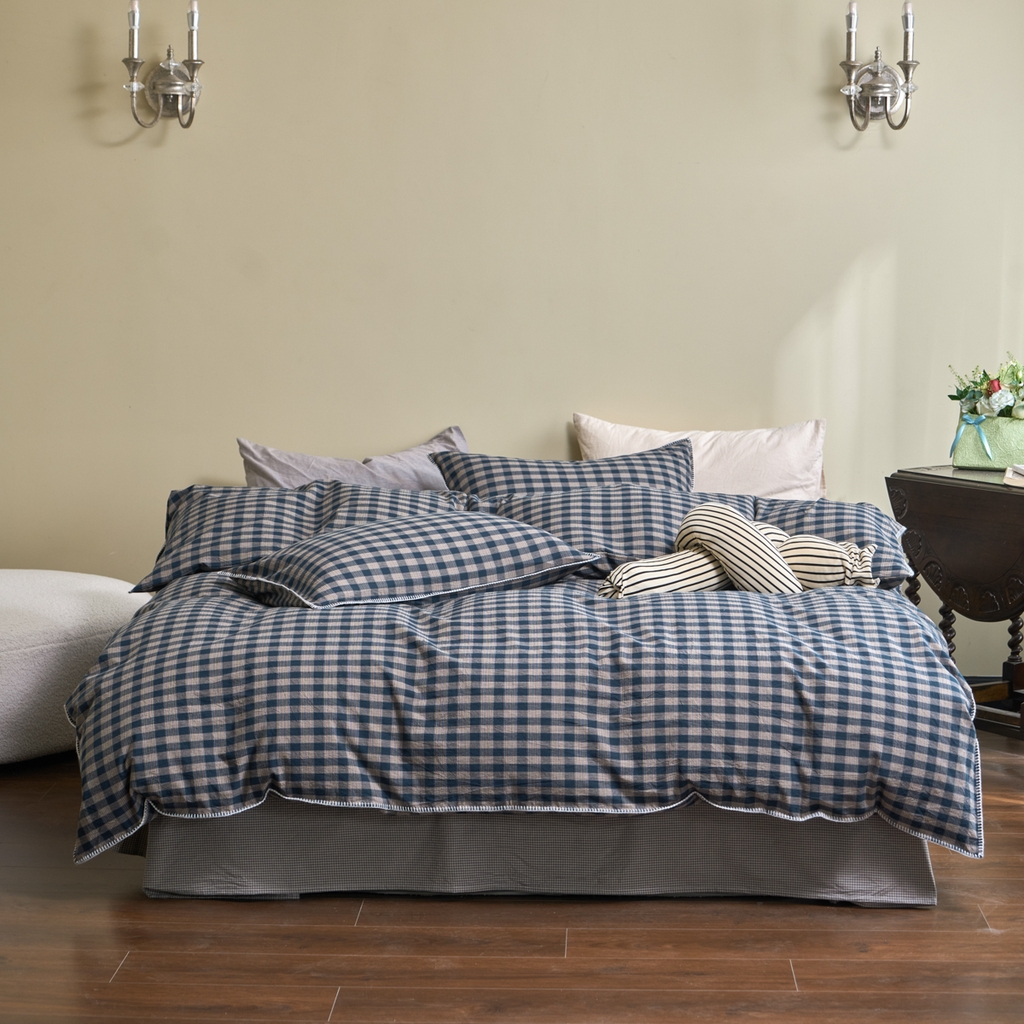 91家纺网 家纺一手货源 找家纺 洋铭区（原狠狠爱） 2026新款色织水洗棉一字边四件套系列 烟幕蓝格