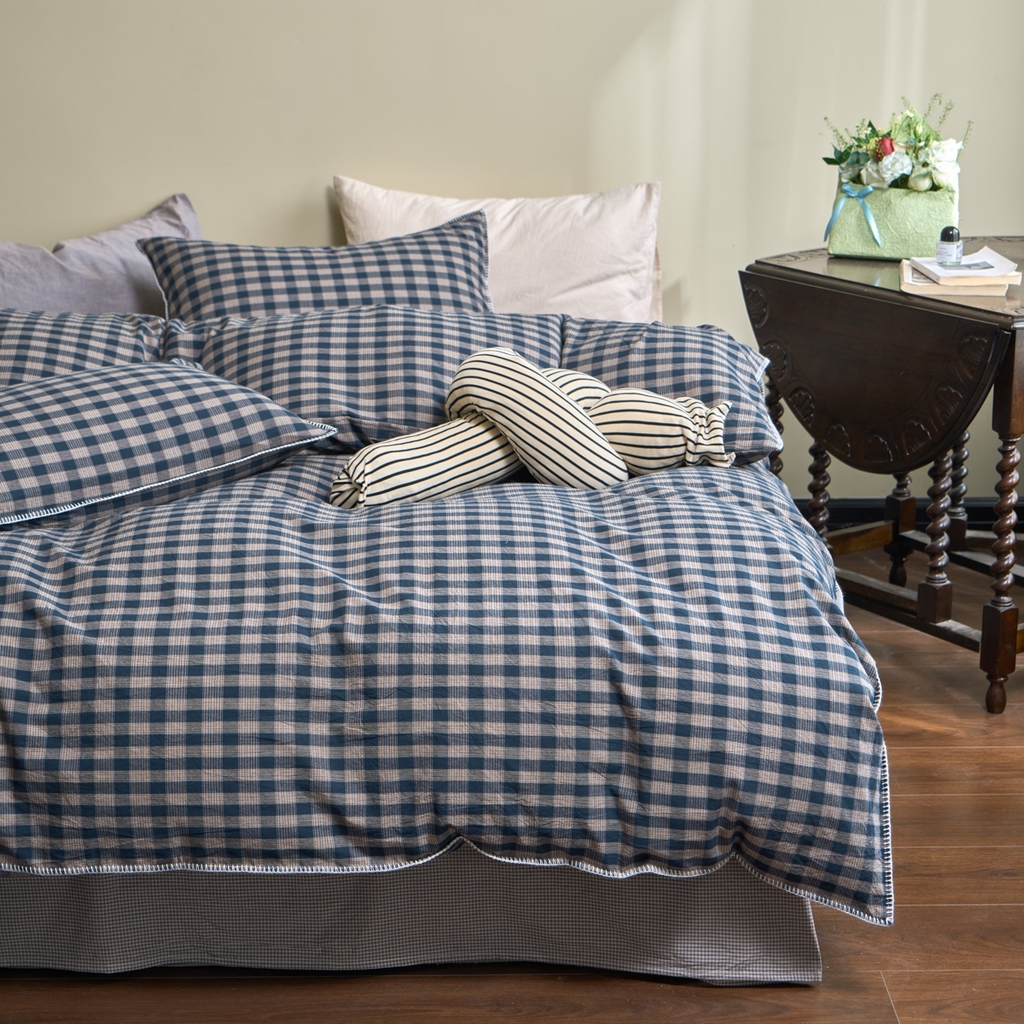 91家纺网 家纺一手货源 找家纺 洋铭区（原狠狠爱） 2026新款色织水洗棉一字边四件套系列 烟幕蓝格