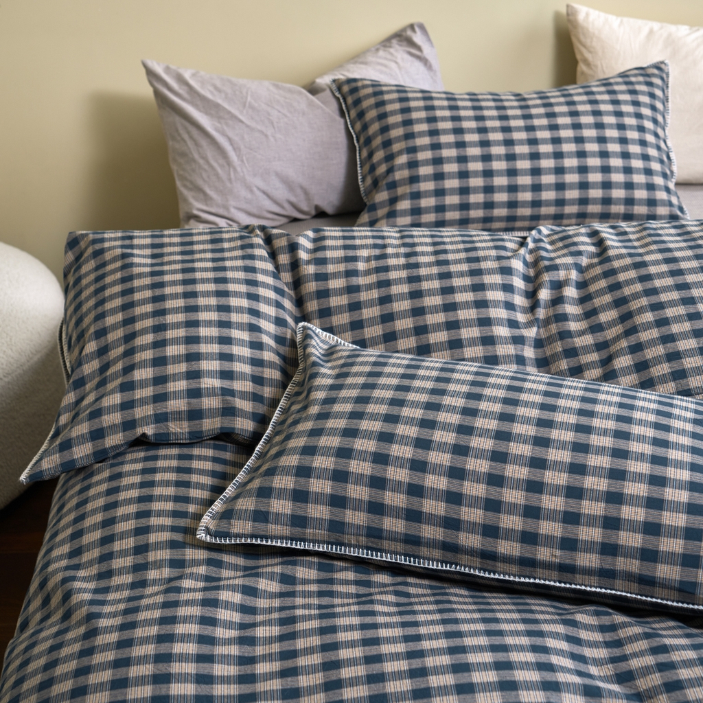 91家纺网 家纺一手货源 找家纺 洋铭区（原狠狠爱） 2026新款色织水洗棉一字边四件套系列 烟幕蓝格