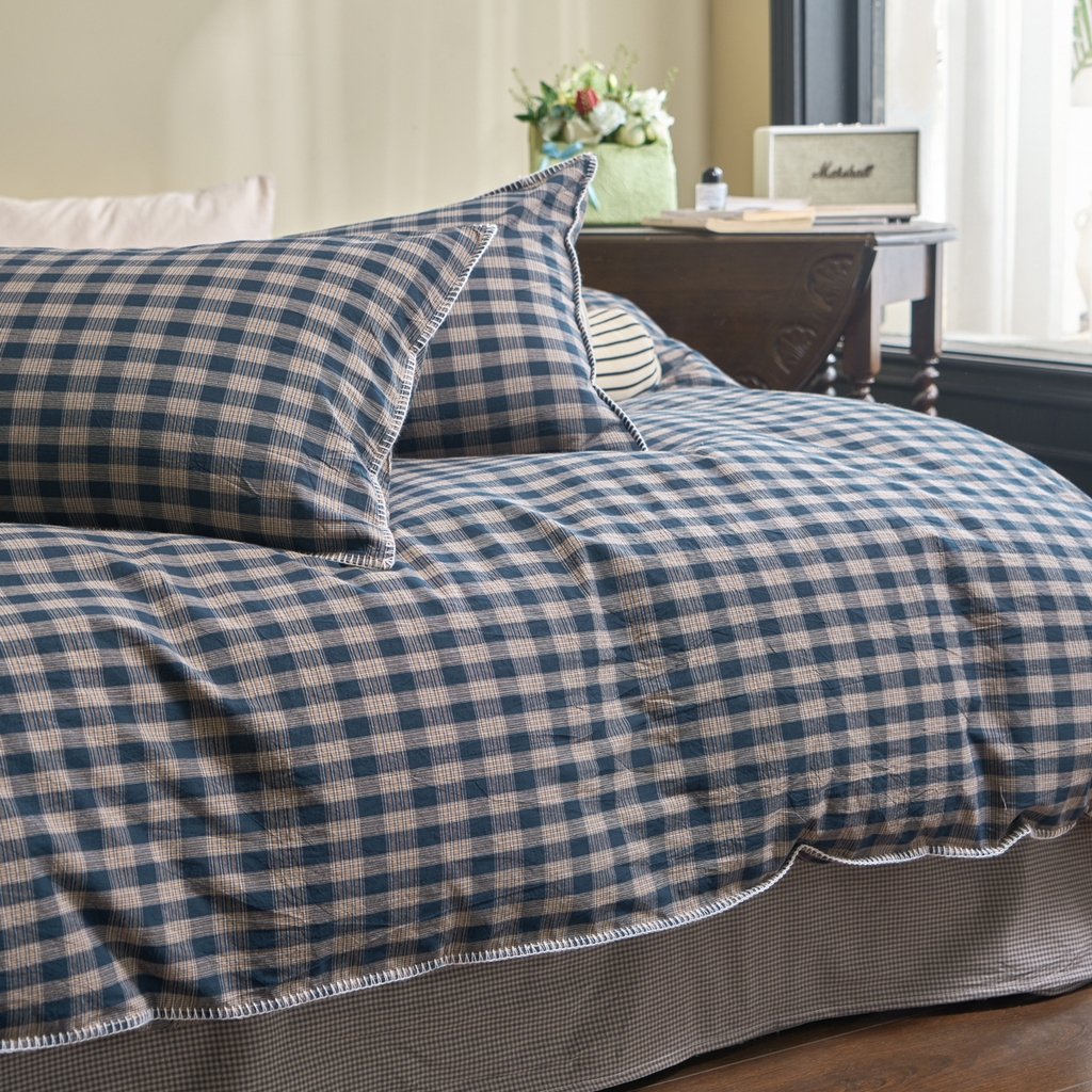 91家纺网 家纺一手货源 找家纺 洋铭区（原狠狠爱） 2026新款色织水洗棉一字边四件套系列 烟幕蓝格