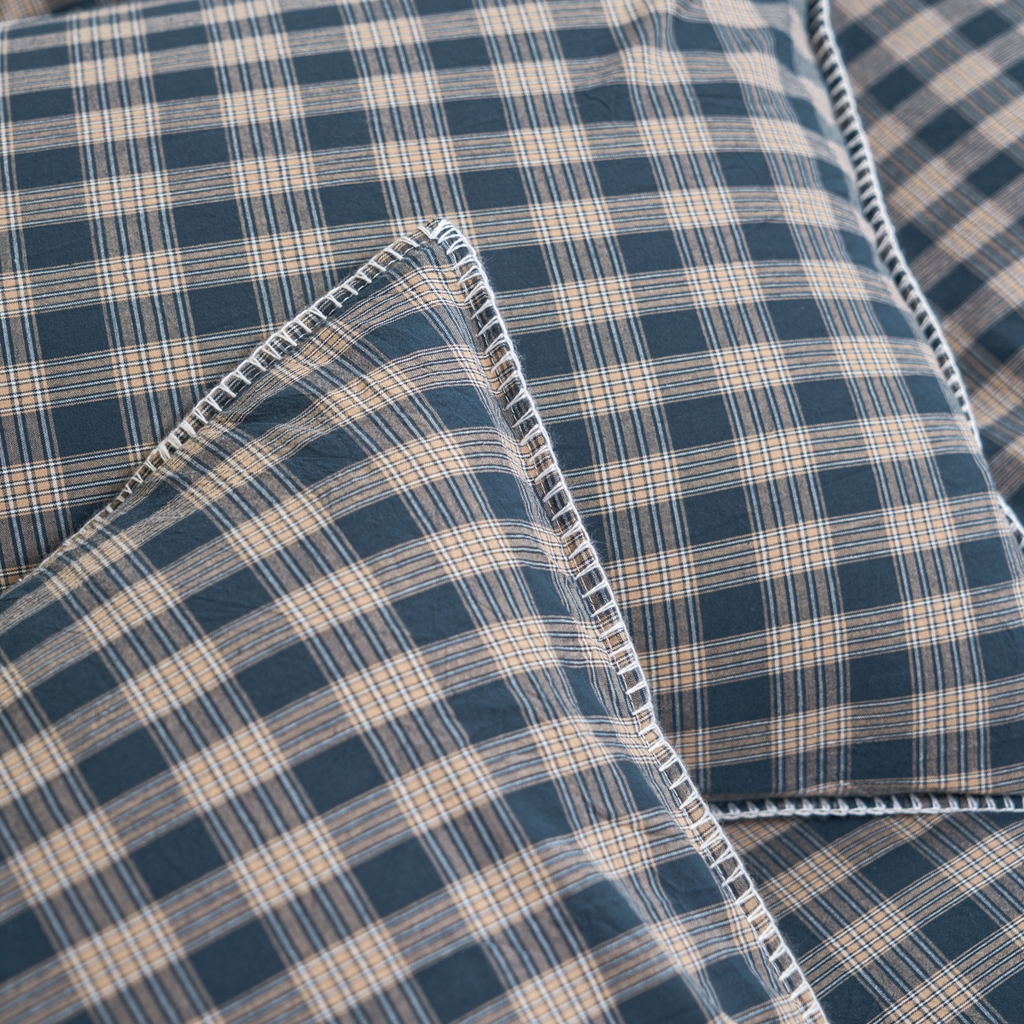 91家纺网 家纺一手货源 找家纺 洋铭区（原狠狠爱） 2026新款色织水洗棉一字边四件套系列 烟幕蓝格