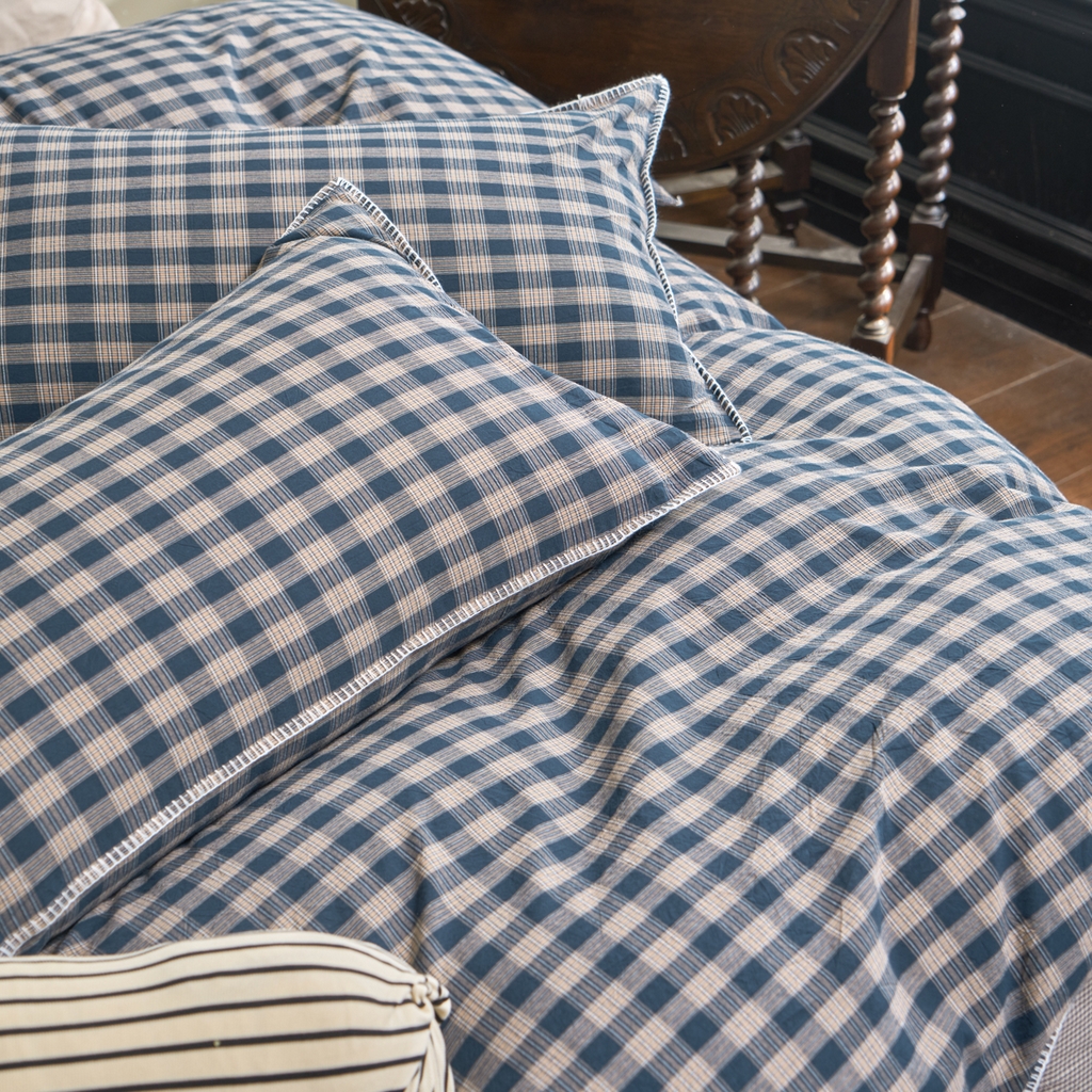 91家纺网 家纺一手货源 找家纺 洋铭区（原狠狠爱） 2026新款色织水洗棉一字边四件套系列 烟幕蓝格