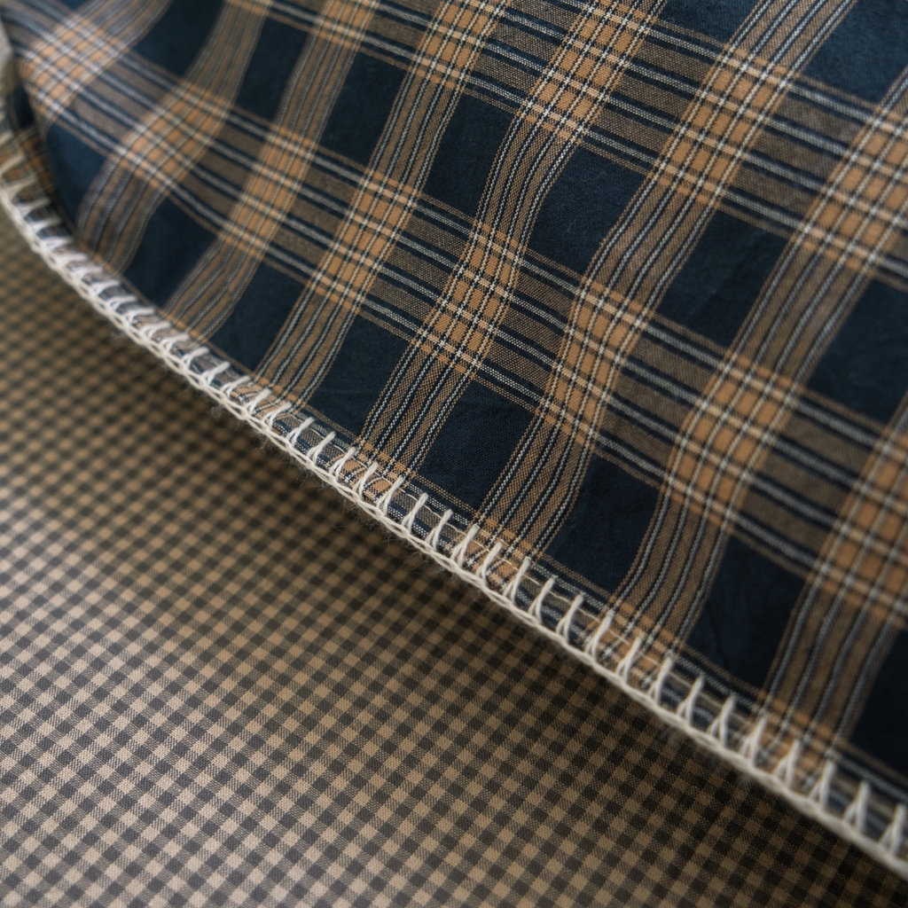 91家纺网 家纺一手货源 找家纺 洋铭区（原狠狠爱） 2026新款色织水洗棉一字边四件套系列 烟幕蓝格