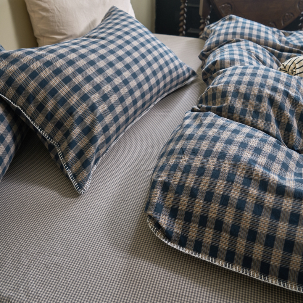 91家纺网 家纺一手货源 找家纺 洋铭区（原狠狠爱） 2026新款色织水洗棉一字边四件套系列 烟幕蓝格