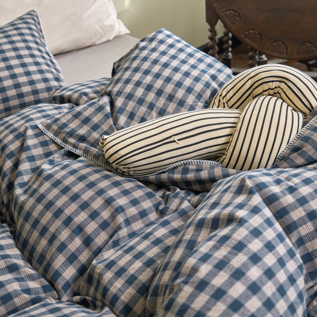 91家纺网 家纺一手货源 找家纺 洋铭区（原狠狠爱） 2026新款色织水洗棉一字边四件套系列 烟幕蓝格