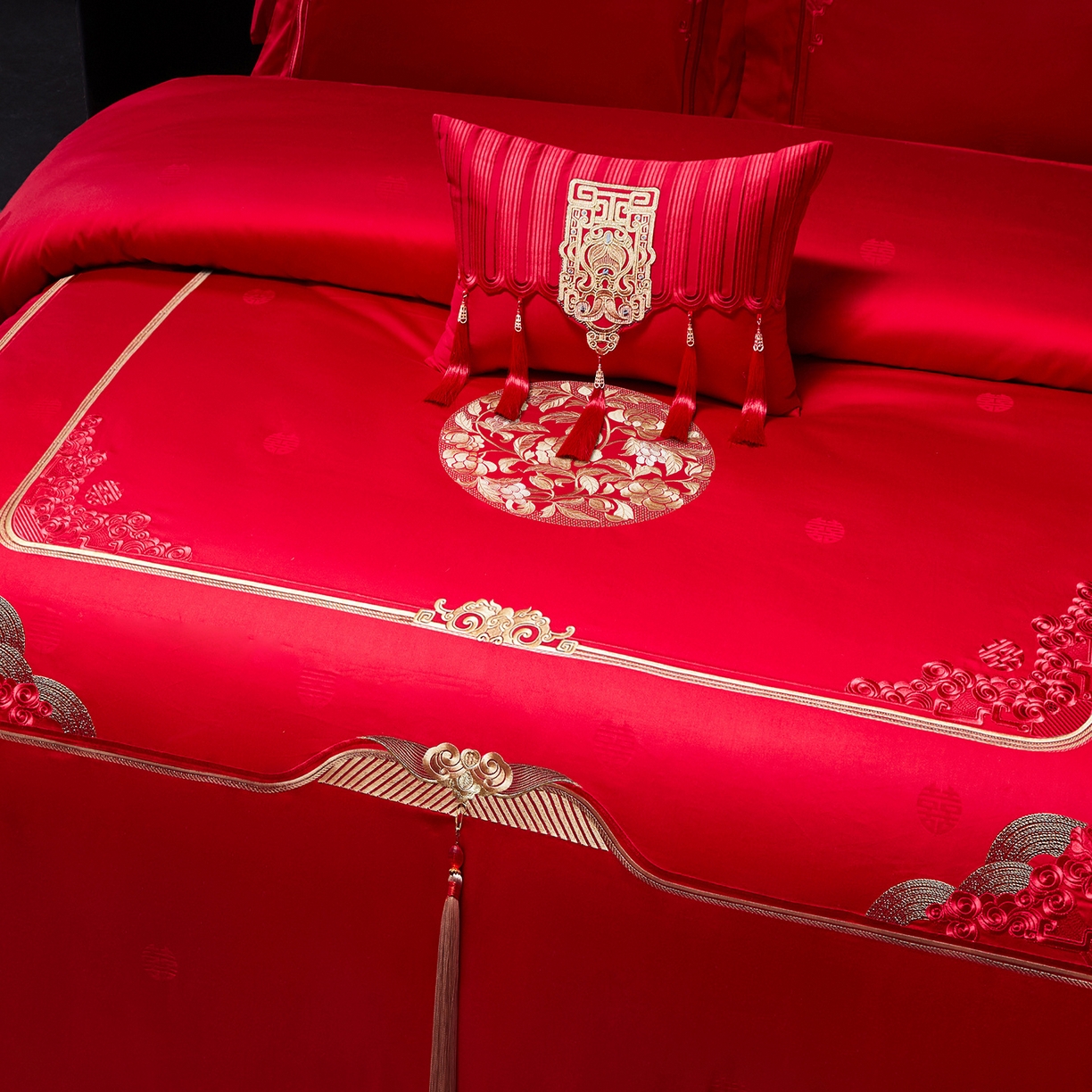 91家纺网 家纺一手货源 找家纺 红番天婚庆 2025新款全棉纯棉提花刺绣四件套 贵族盛典-红